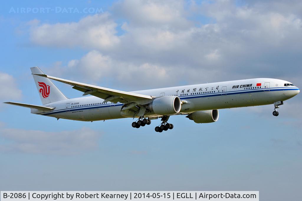 B-2086, 2011 Boeing 777-39L/ER C/N 38667, On short finals at LHR