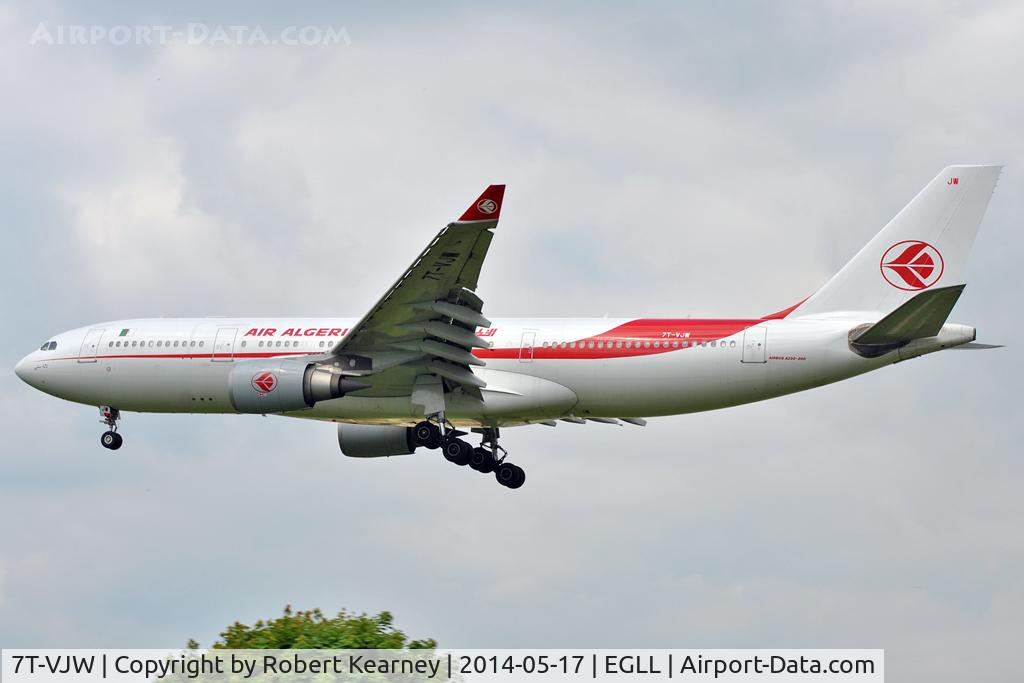 7T-VJW, 2005 Airbus A330-202 C/N 647, On short finals at LHR