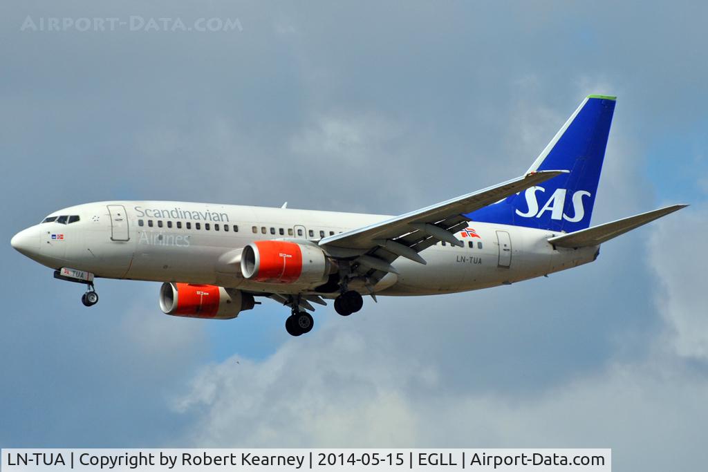 LN-TUA, 1998 Boeing 737-705 C/N 28211, On short finals at LHR