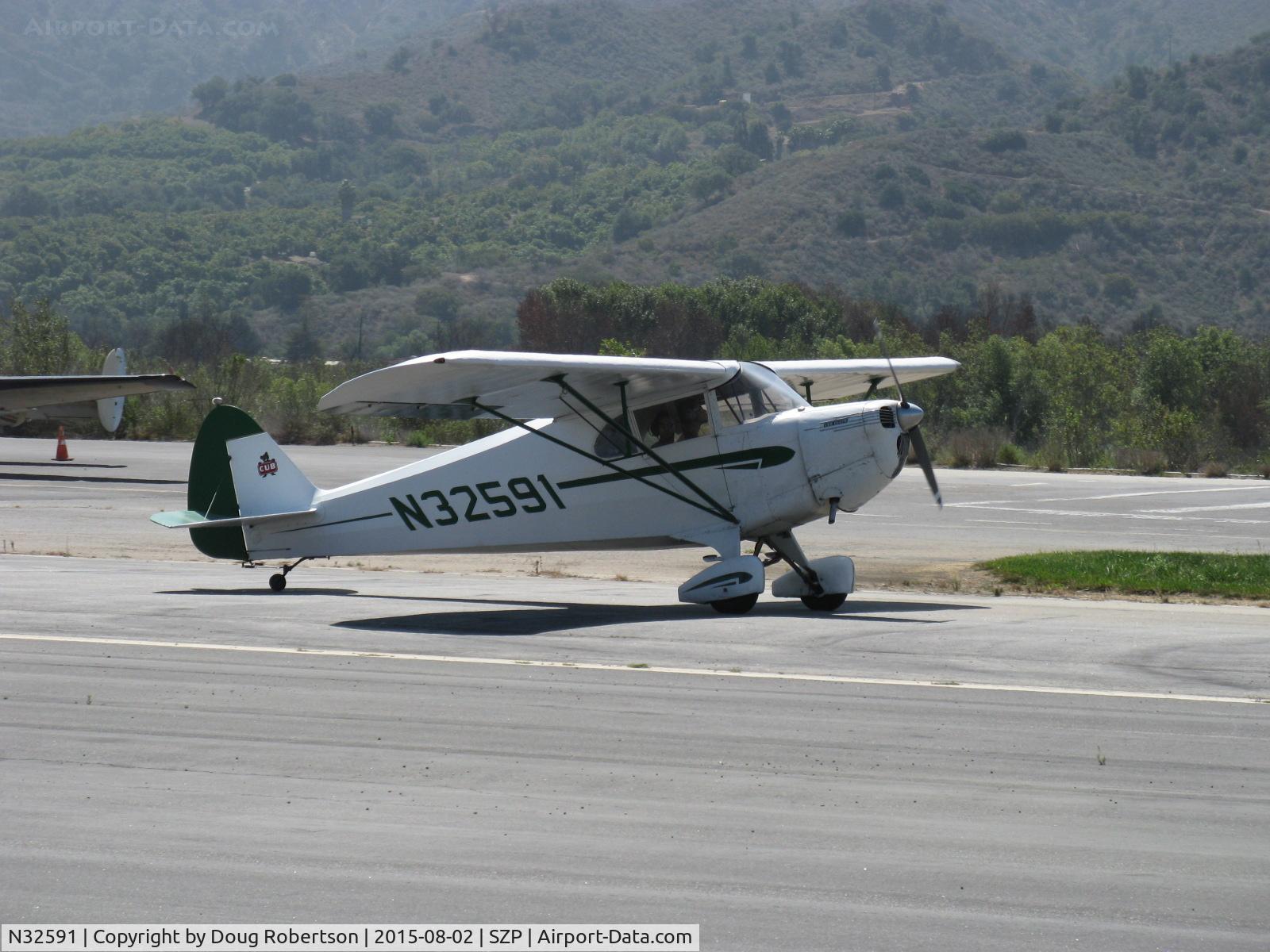 N32591, 1940 Piper J4A C/N 4-1284, 1940 Piper J4A CUB COUPE, Continental A&C75 75 Hp upgrade, the J is for Walter C. Jamouneau, the aircraft's designer, 1,250 J4s were built. Landing roll Rwy 22.