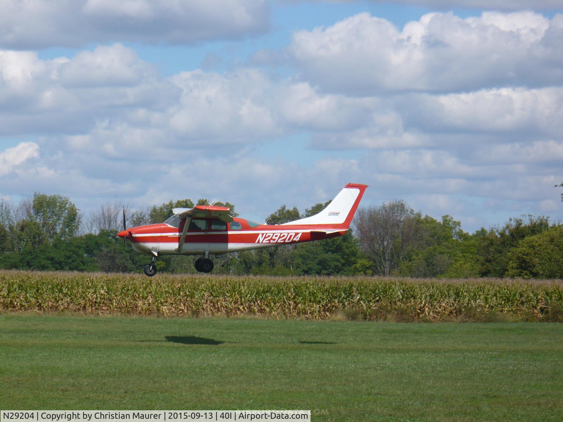 N29204, 1968 Cessna U206C Super Skywagon C/N U206-1162, Cessna 206 Jump Plane returning