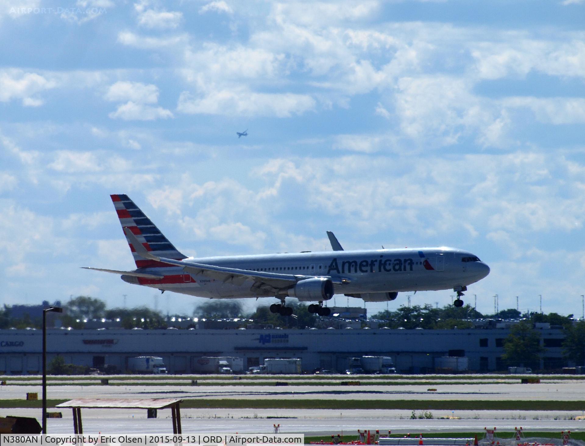 N380AN, 1993 Boeing 767-323 C/N 25449, Boeing 767 landing at O'Hare