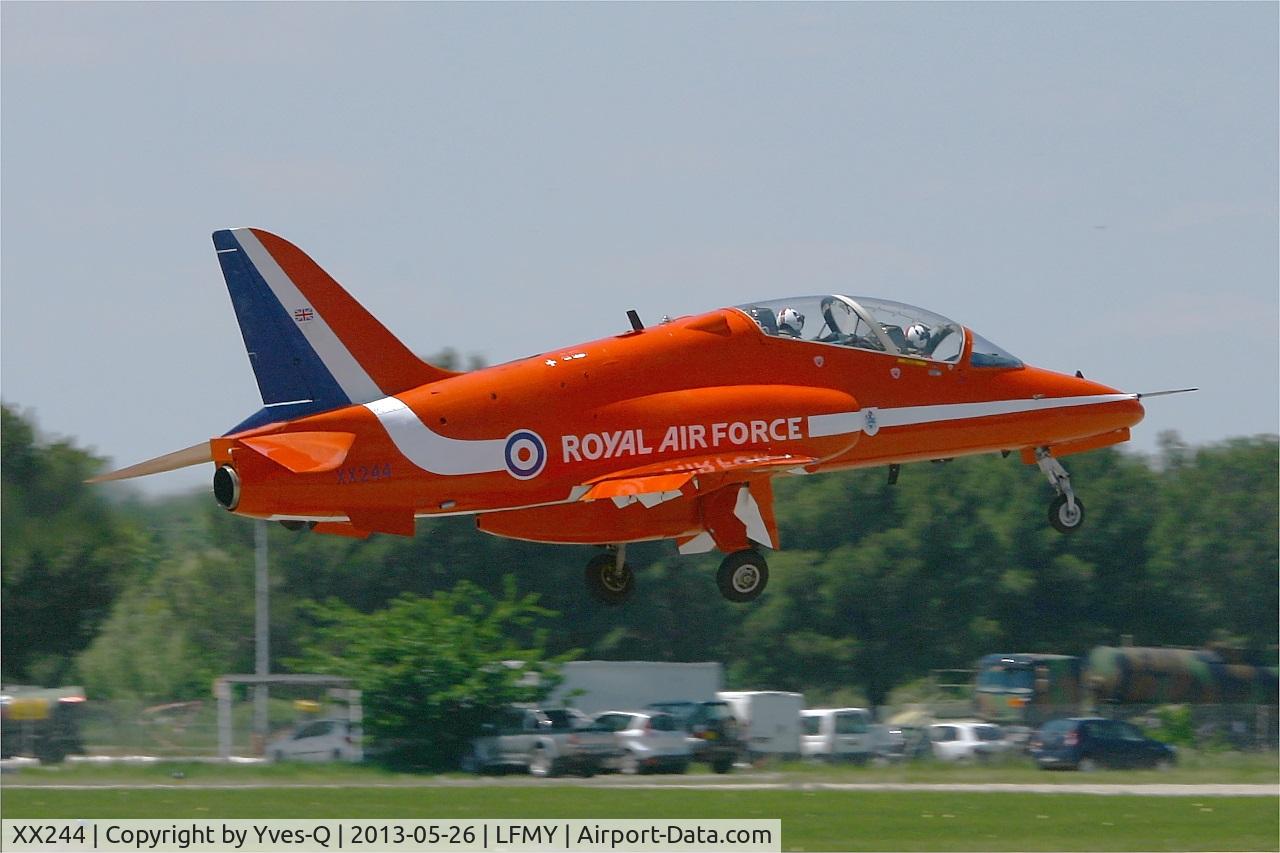 XX244, 1978 Hawker Siddeley Hawk T.1 C/N 080/312080, Royal Air Force Red Arrows Hawker Siddeley Hawk T.1, Take-off Rwy 34, Salon de Provence Air Base 701 (LFMY) Open day 2013