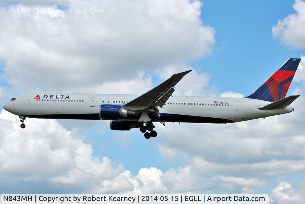 N843MH, 2002 Boeing 767-432/ER C/N 29716, On short finals at LHR