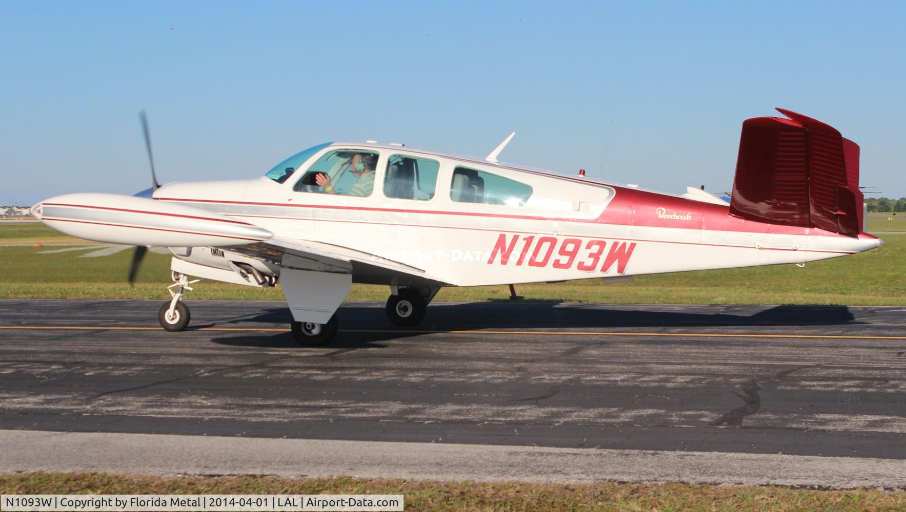 N1093W, 1973 Beech V35B Bonanza C/N D-9506, Beech V35B