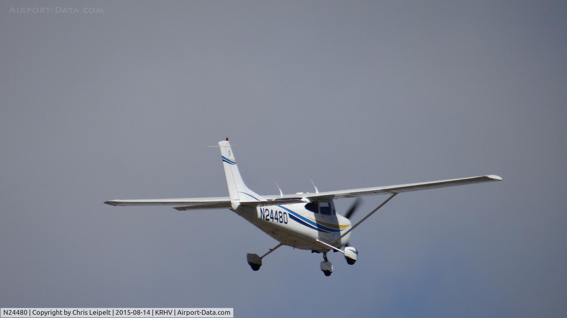 N24480, 2001 Cessna 182S Skylane C/N 18280932, Locally-based 2001 Cessna 182S departing runway 31R at Reid Hillview Airport, CA.