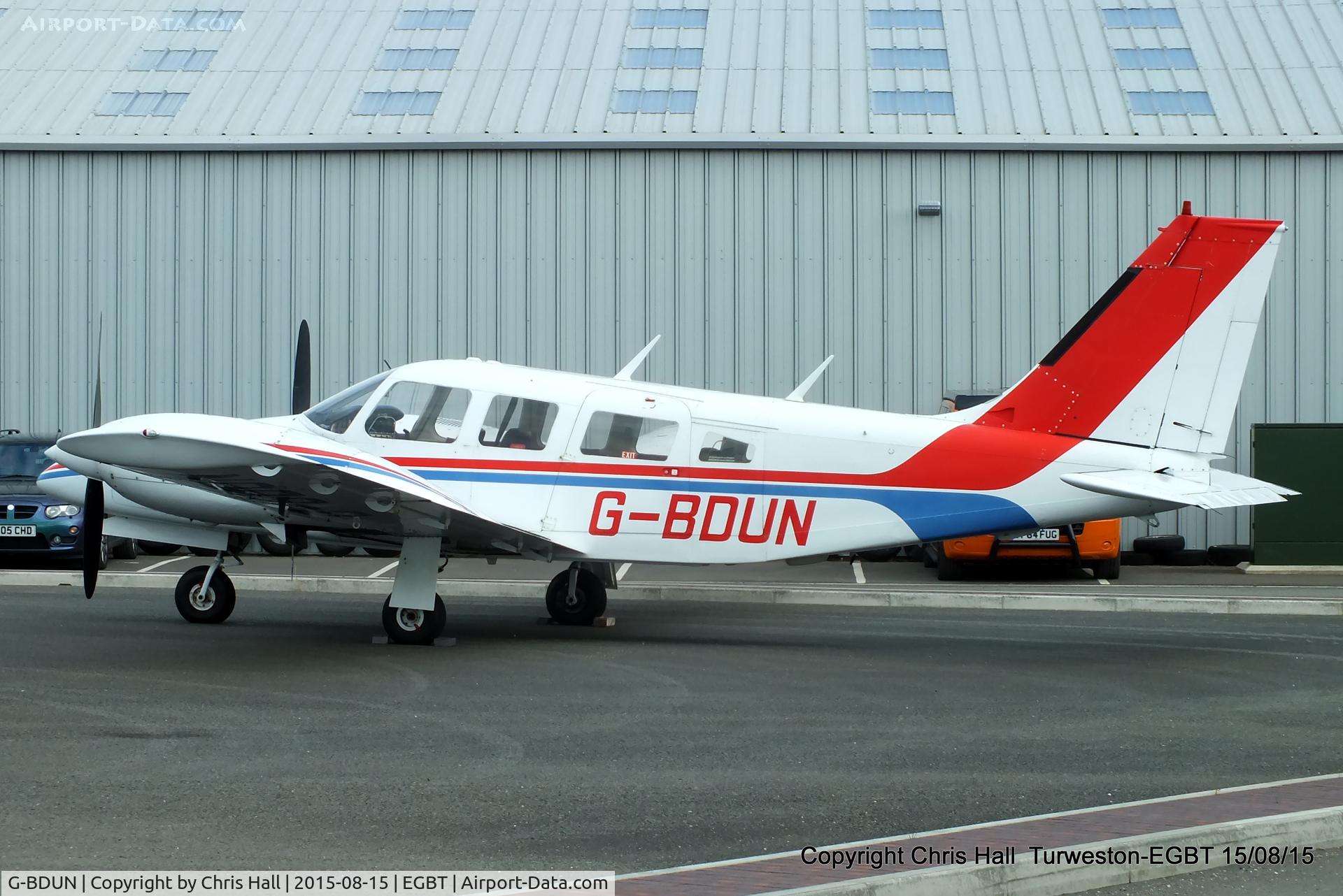 G-BDUN, 1975 Piper PA-34-200T Seneca II C/N 34-7570163, at Turweston