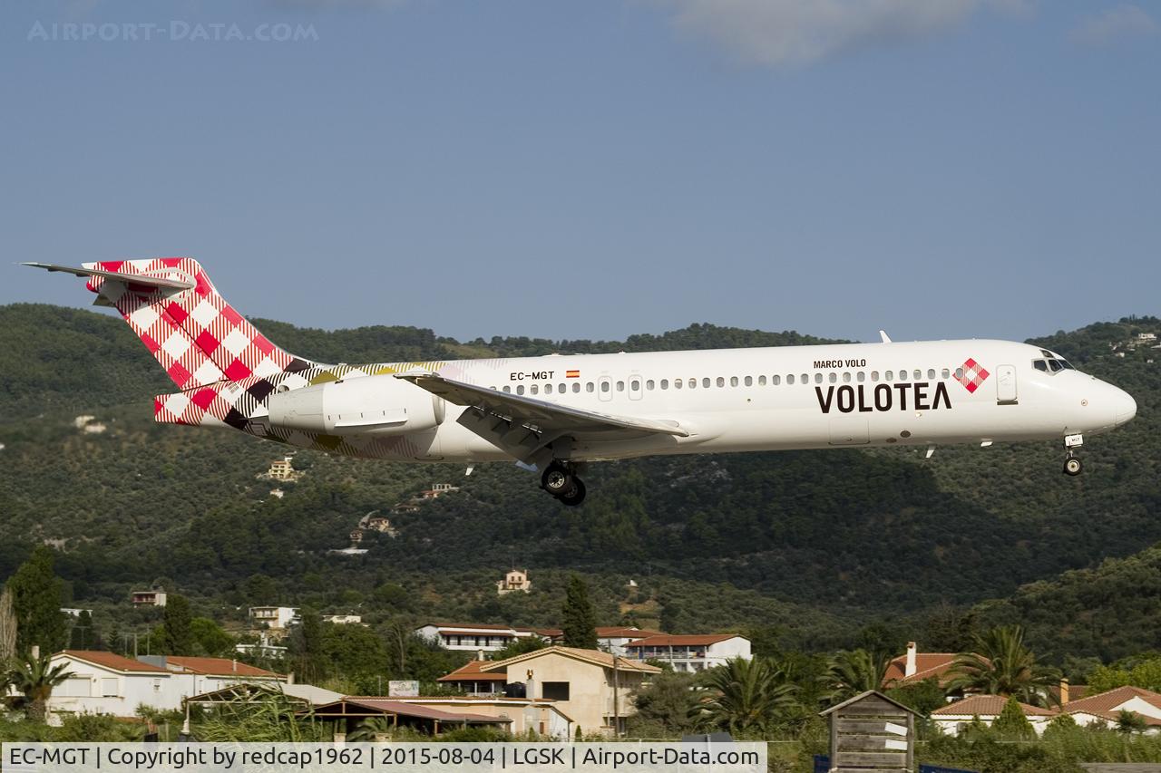 EC-MGT, 2001 Boeing 717-23S C/N 55066, standard JSI arrival