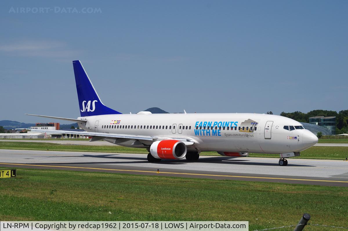 LN-RPM, 2000 Boeing 737-883 C/N 30195, taxiing to RWY 33 for T/O