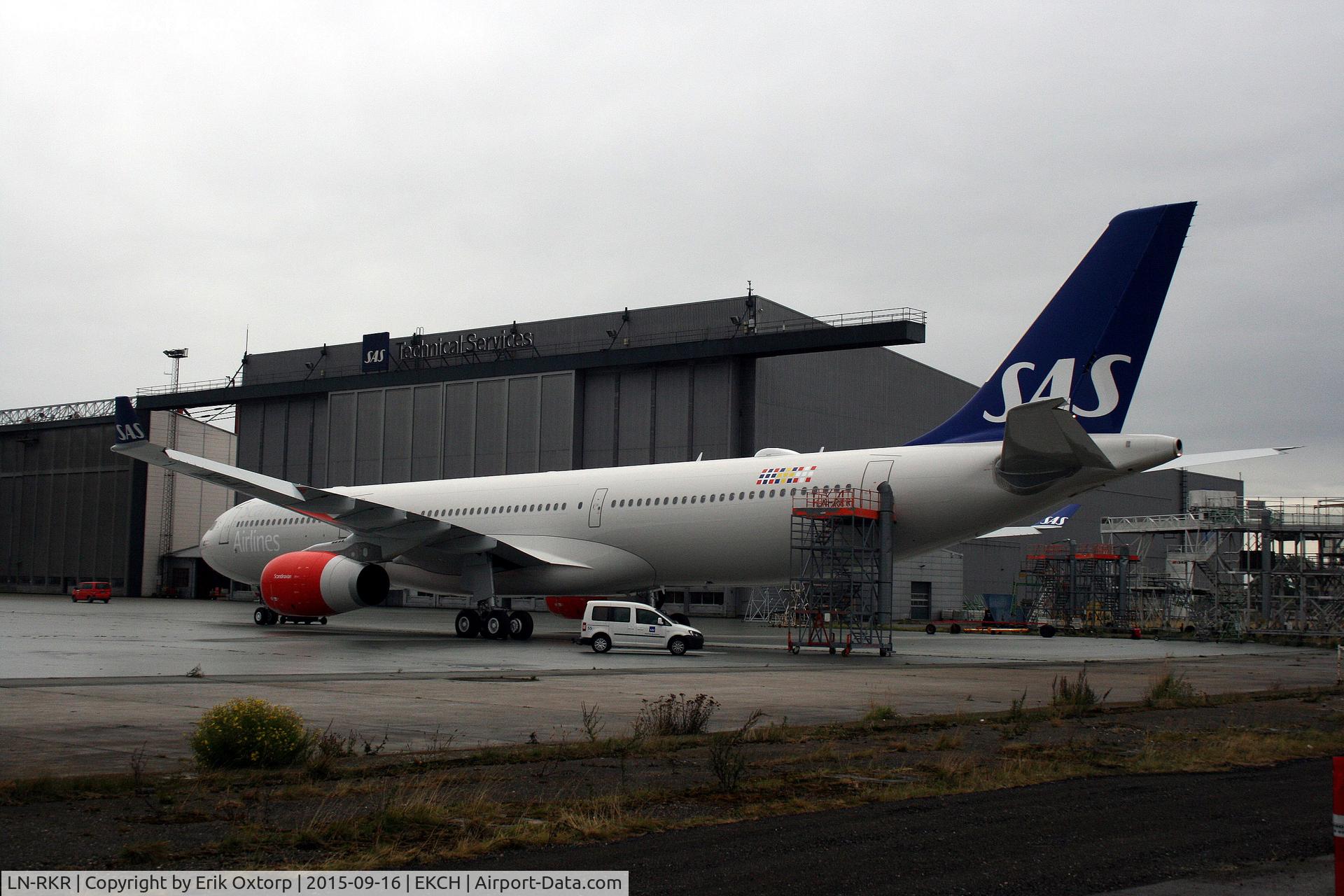 LN-RKR, 2015 Airbus A330-343E C/N 1660, New A330-343E delivered to day (16SEP15). The first 242t max take off weight version for SAS.