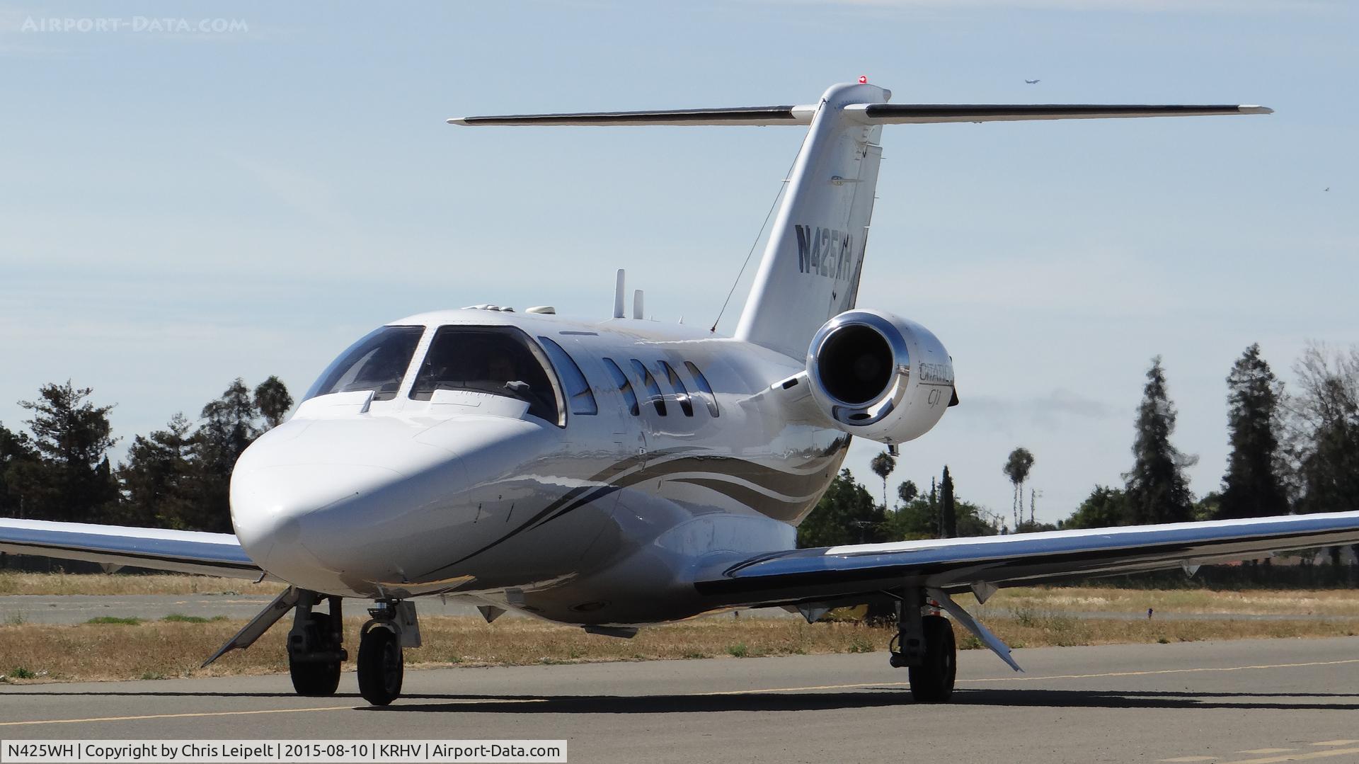 N425WH, 2004 Cessna 525 CitationJet CJ1 C/N 525-0537, Locally-based Cessna 525 (Citation Jet 1) taxing out for departure at Reid Hillview Airport, San Jose, CA.