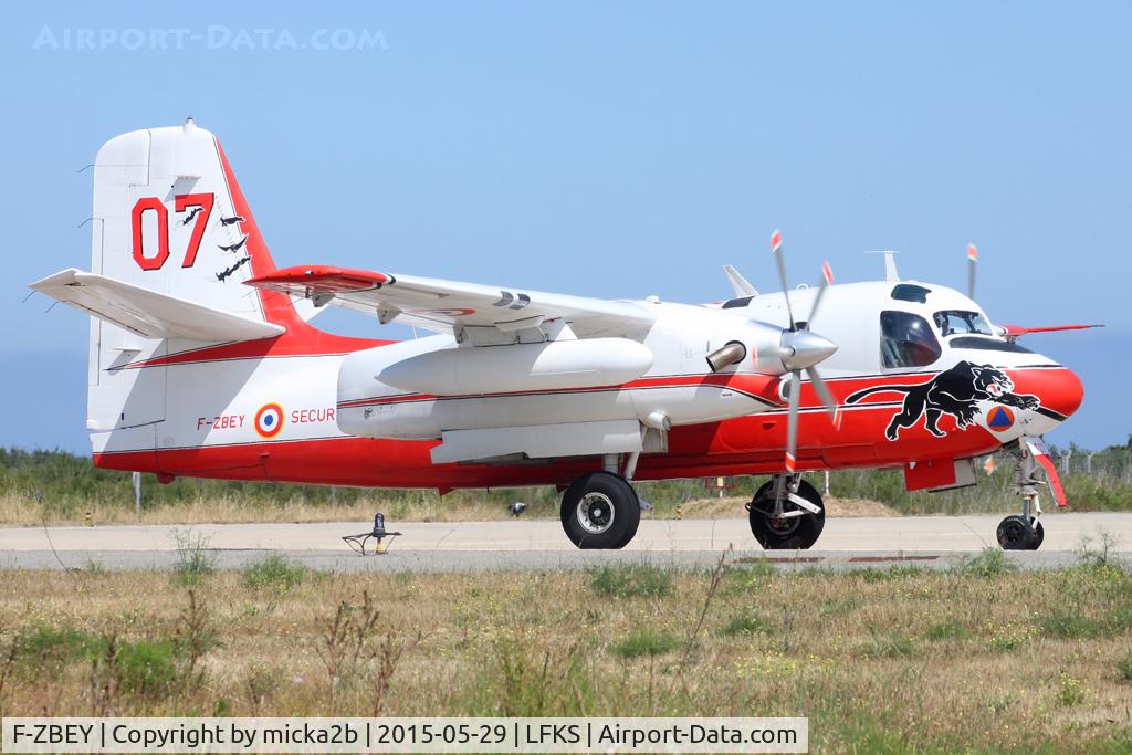 F-ZBEY, Grumman TS-2A/Conair Turbo Firecat C/N 400 (017), Taxiing