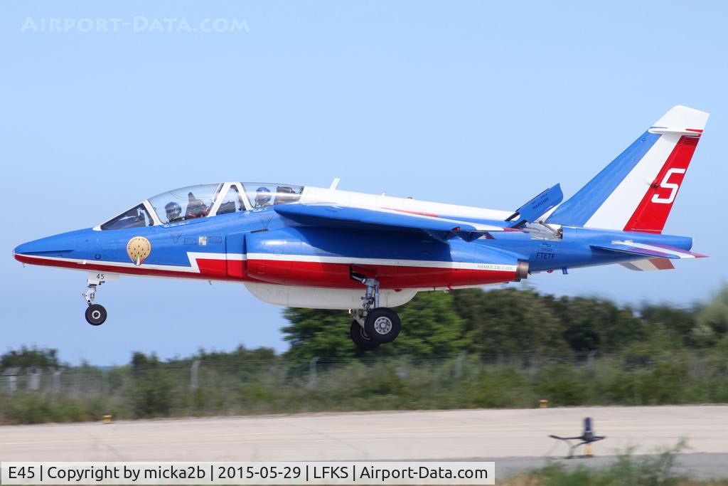 E45, Dassault-Dornier Alpha Jet E C/N E45, Landing