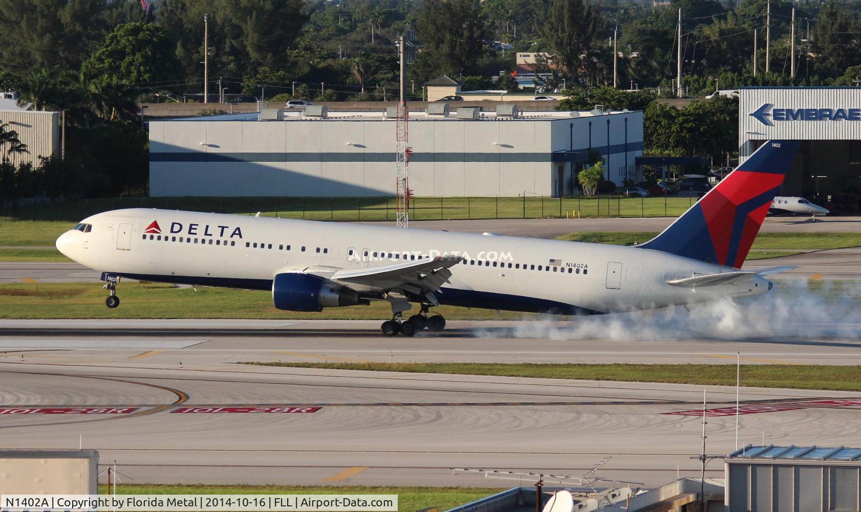 N1402A, 1993 Boeing 767-332 C/N 25989, Delta