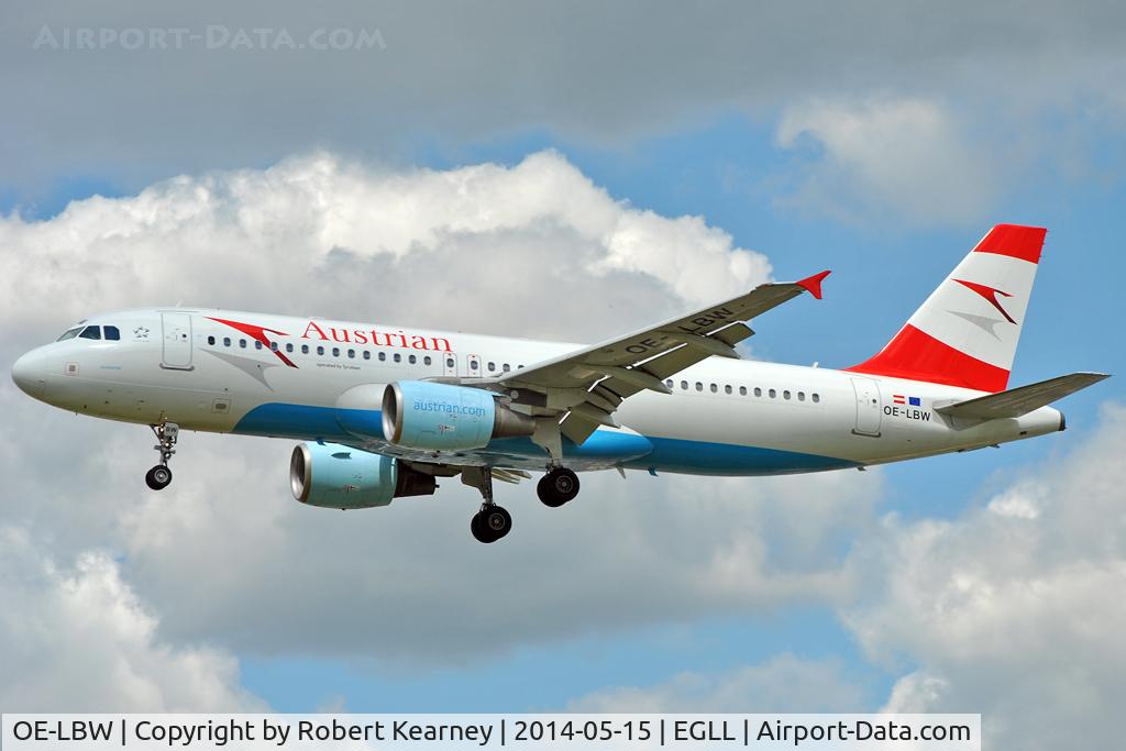 OE-LBW, 2001 Airbus A320-214 C/N 1678, On short finals at LHR