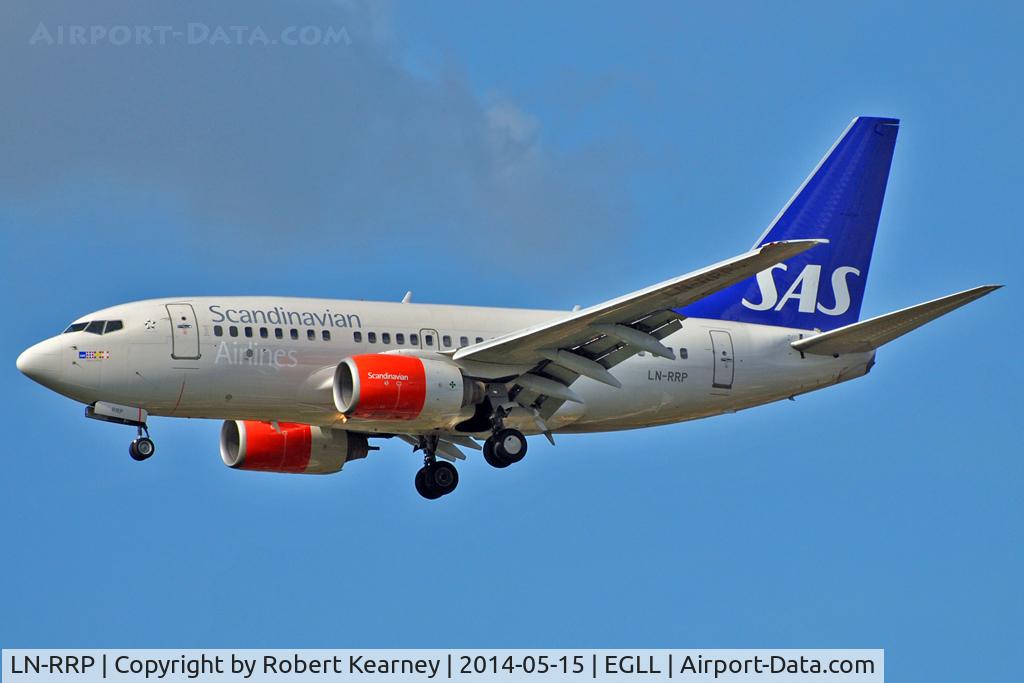 LN-RRP, 1999 Boeing 737-683 C/N 28311, On short finals at LHR