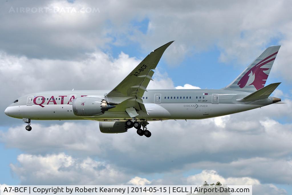 A7-BCF, 2013 Boeing 787-8 Dreamliner C/N 38324, On short finals at LHR