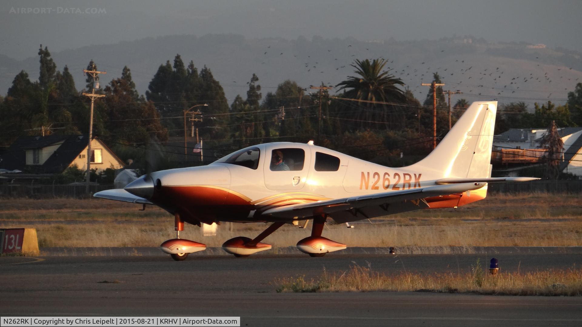 N262RK, 2006 Columbia Aircraft Mfg LC41-550FG C/N 41649, Locally-based 2006 Cloumbia 550FG clear of 31R and taxing back to its tie down next to TradeWinds at Reid Hillview Airport, San Jose, CA.