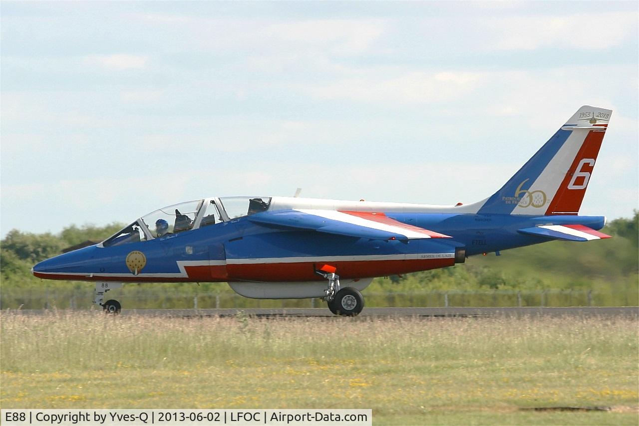 E88, Dassault-Dornier Alpha Jet E C/N E88, Dassault-Dornier Alpha Jet E (F-TELL), Athos 06 of Patrouille de France 2013, Landing rwy 10, Châteaudun Air Base 279 (LFOC) Open day 2013