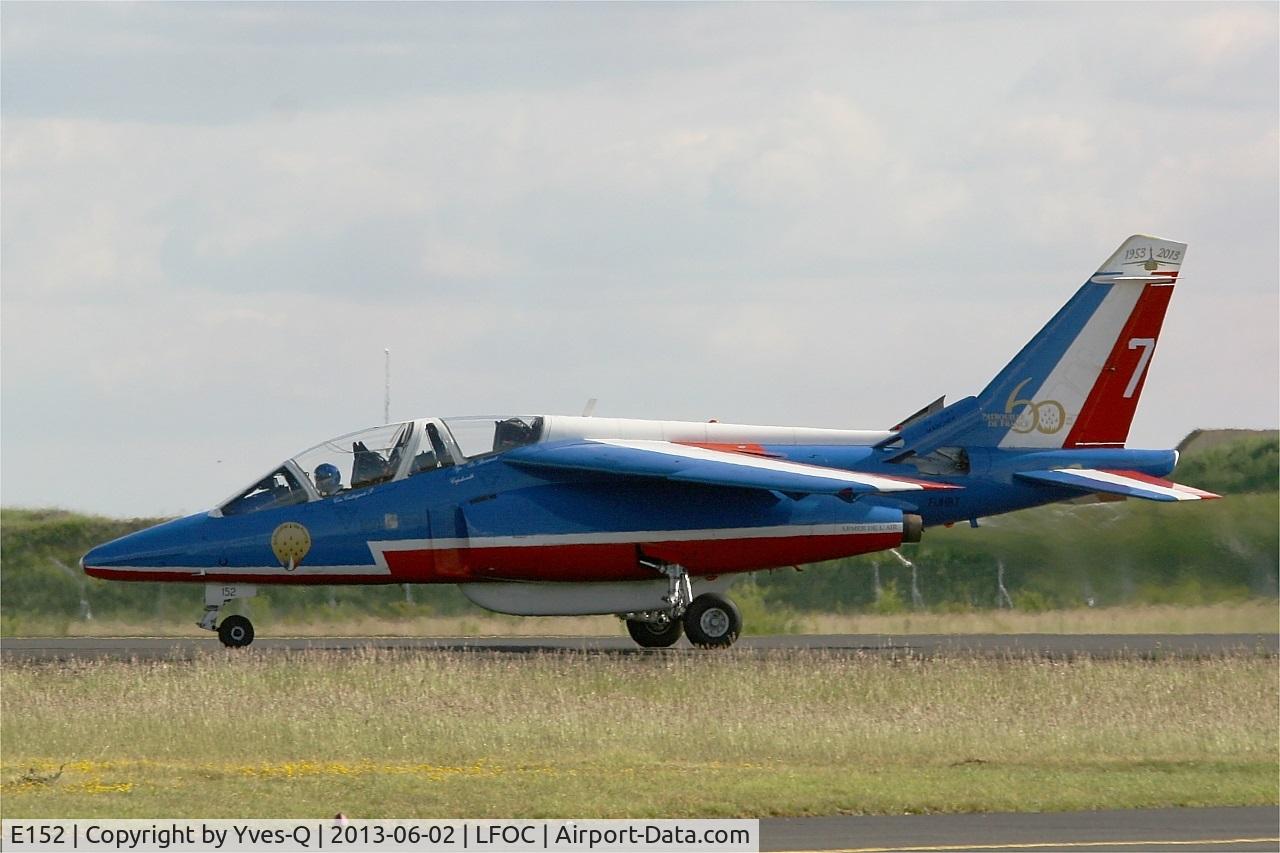E152, Dassault-Dornier Alpha Jet E C/N E152, Dassault Dornier Alphajet E (F-UHRT), Athos 07 of Patrouille de France 2013, Landing rwy 10, Châteaudun Air Base 279 (LFOC) Open day 2013
