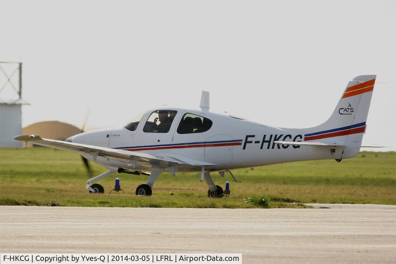 F-HKCG, 2012 Cirrus SR20 C/N 2188, Cirrus SR-20, Cassidian Aviation Training Services, Taxiing, Lanvéoc-Poulmic Naval Air Base (LFRL)