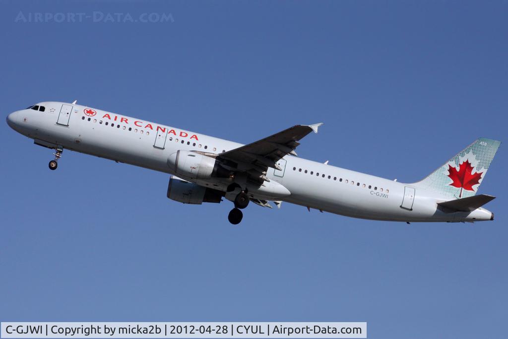C-GJWI, 2002 Airbus A321-211 C/N 1772, Take off