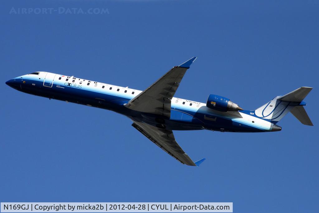 N169GJ, Bombardier CRJ-702 (CL-600-2C10) Regional Jet C/N 10273, Take off