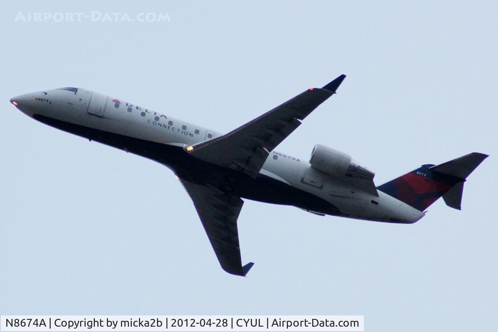 N8674A, 2002 Bombardier CRJ-200ER (CL-600-2B19) C/N 7674, Take off