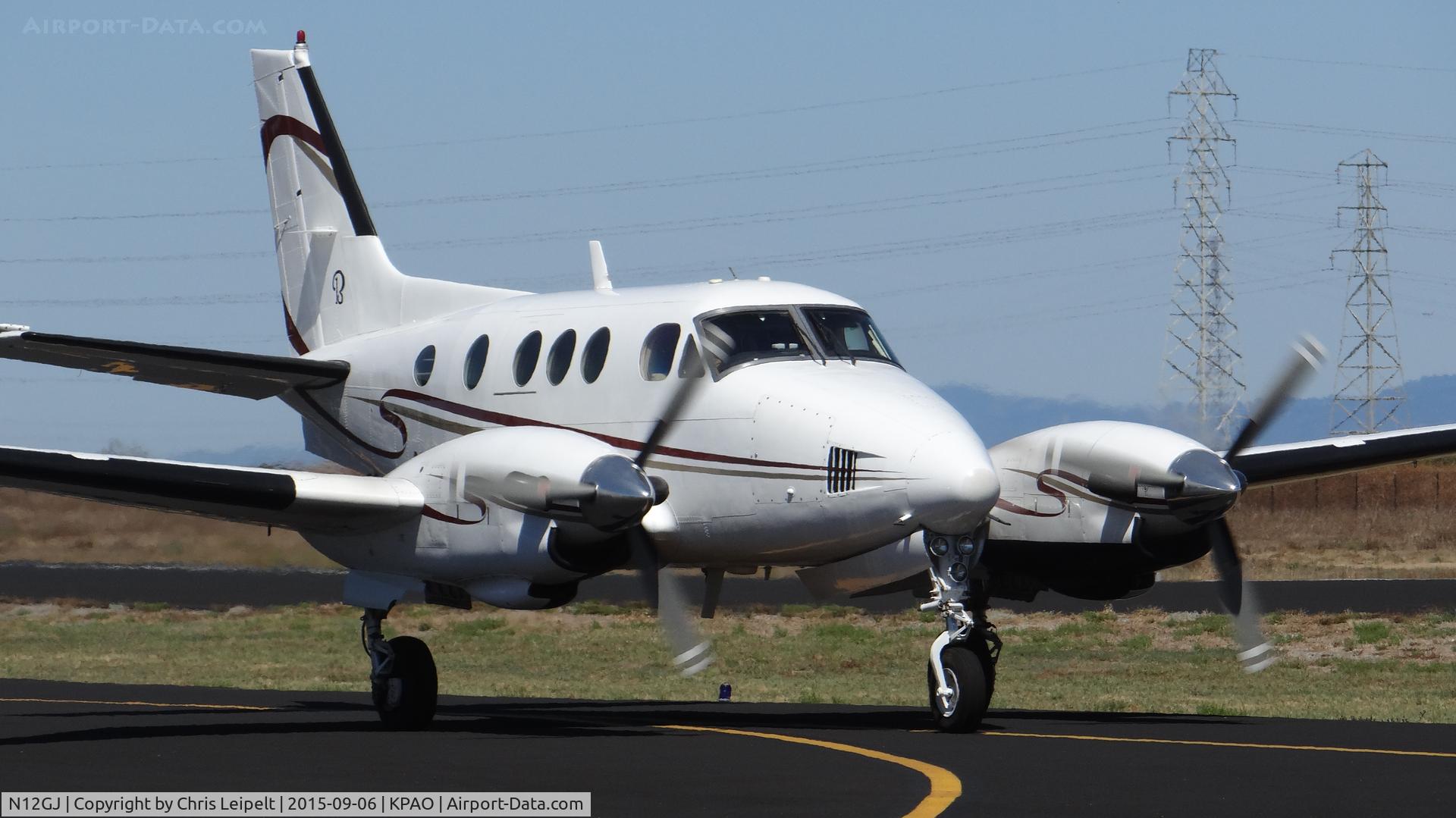 N12GJ, 1972 Beech E-90 King Air C/N LW-12, Reid Hillview-based 1972 Beechcraft King Air E90 taxing in after landing at Palo Alto Airport, Palo Alto, CA.