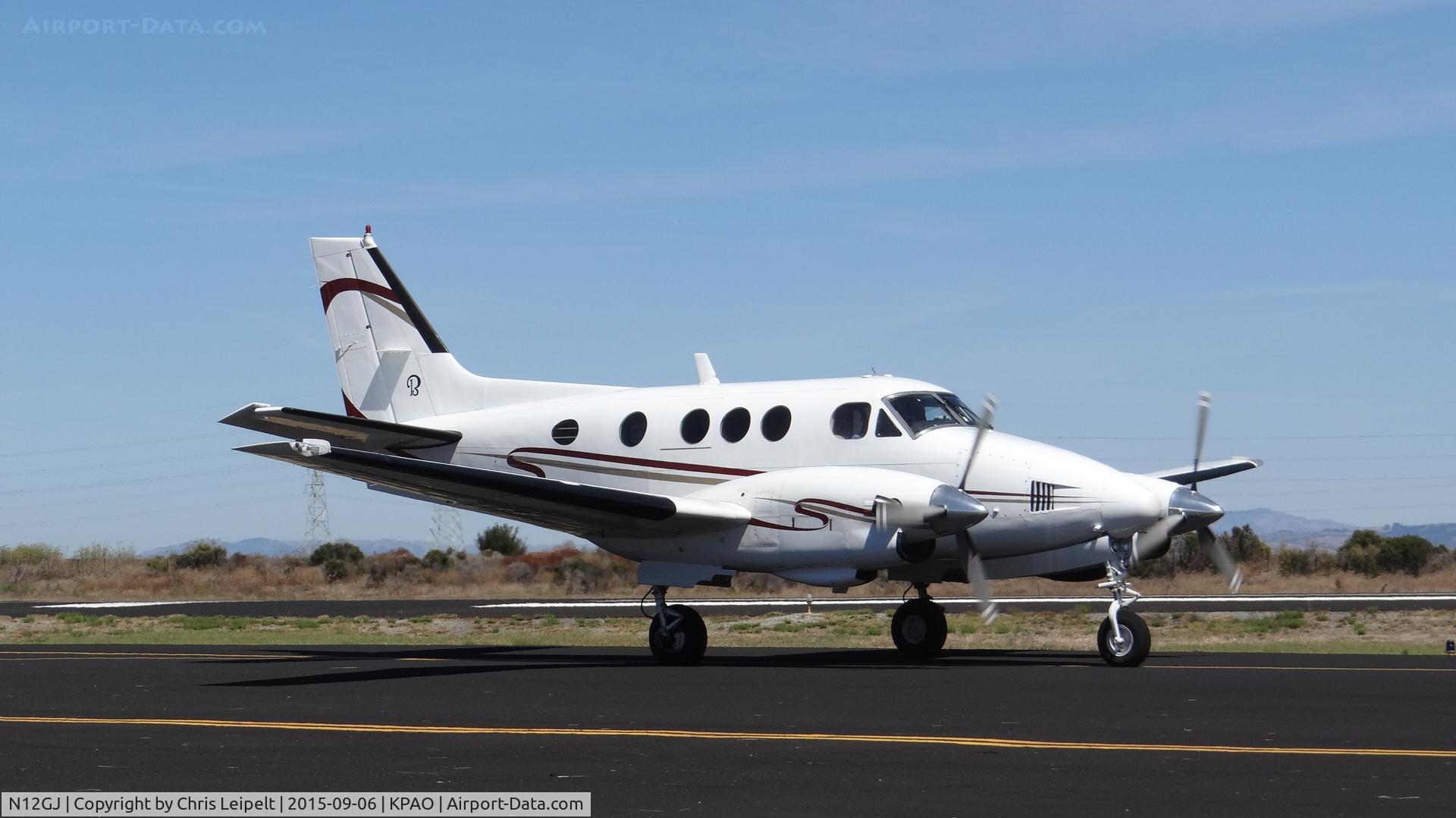 N12GJ, 1972 Beech E-90 King Air C/N LW-12, Reid Hillview-based 1972 Beechcraft King Air E90 taxing in after landing at Palo Alto Airport, Palo Alto, CA.