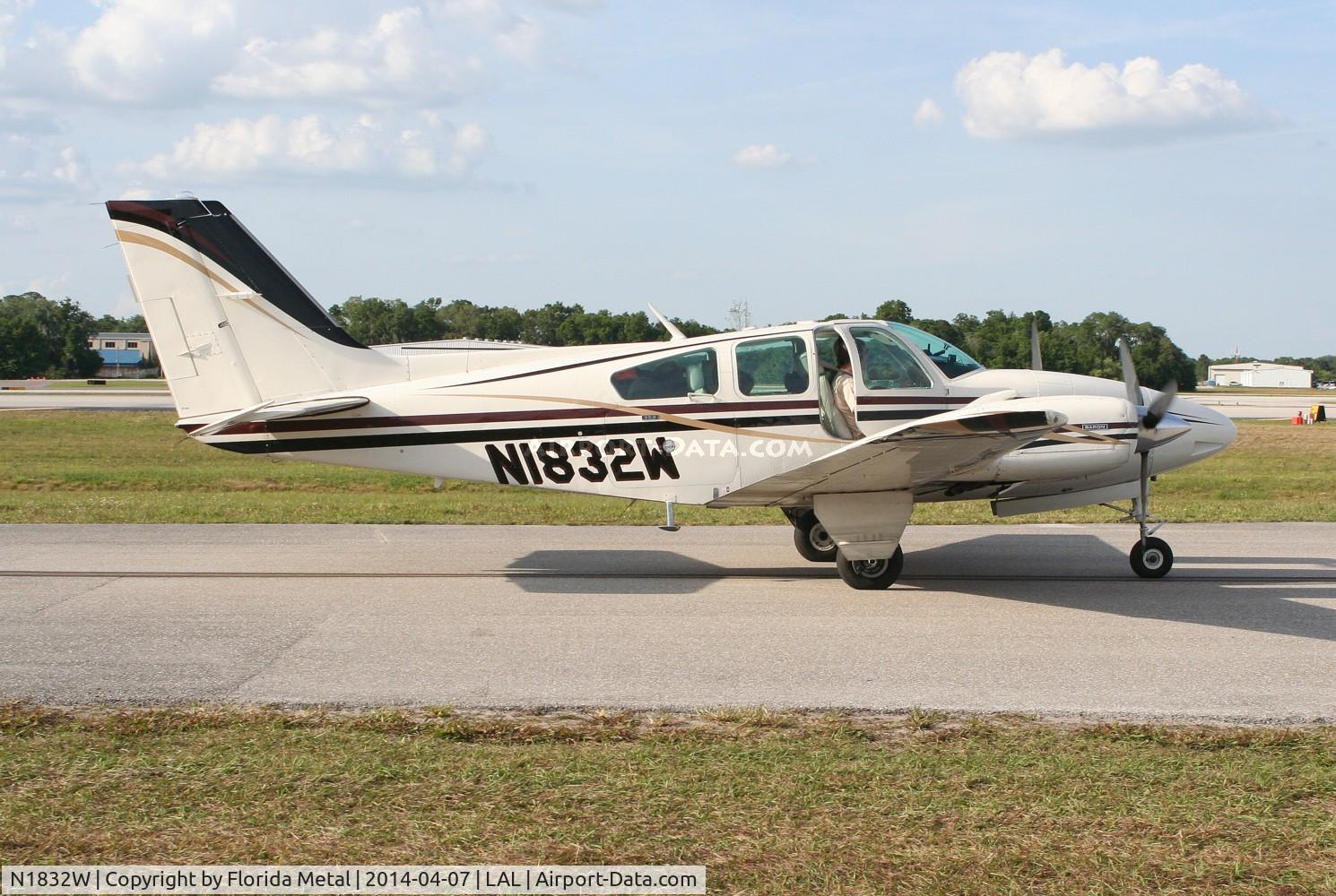 N1832W, 1972 Beech E-55 Baron C/N TE-882, Baron 55