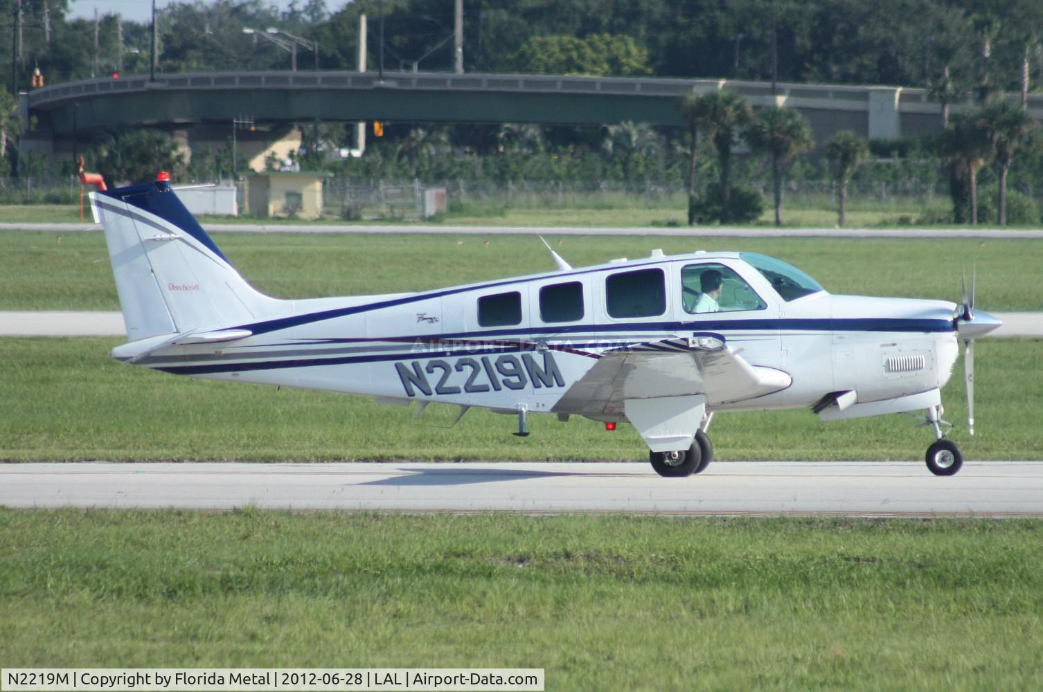 N2219M, 1998 Raytheon Aircraft Company A36 Bonanza C/N E-3149, Beech A36