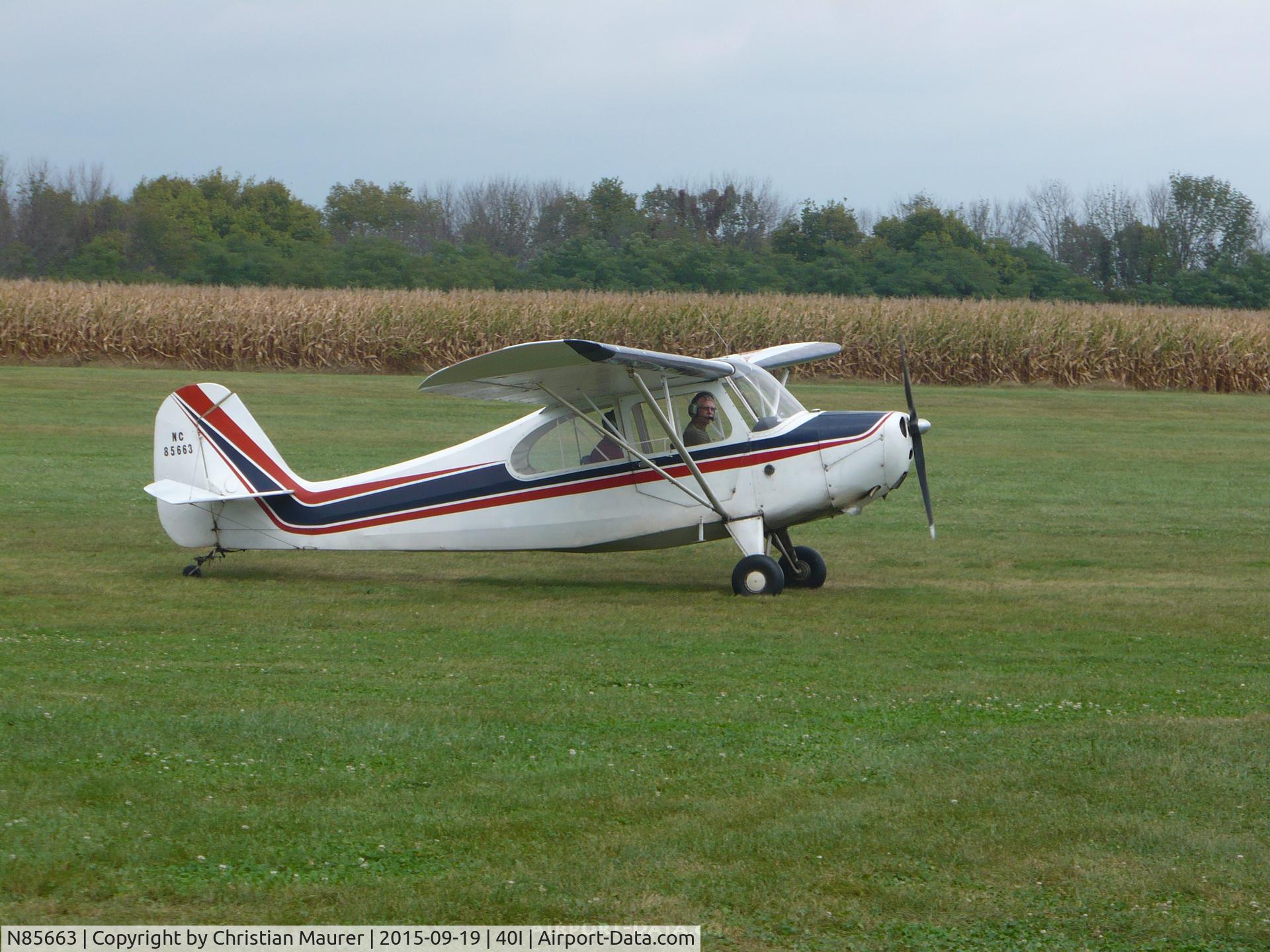 N85663, 1946 Aeronca 7AC Champion C/N 7AC-4408, Aeronca 7AC Taxiing to the Runway