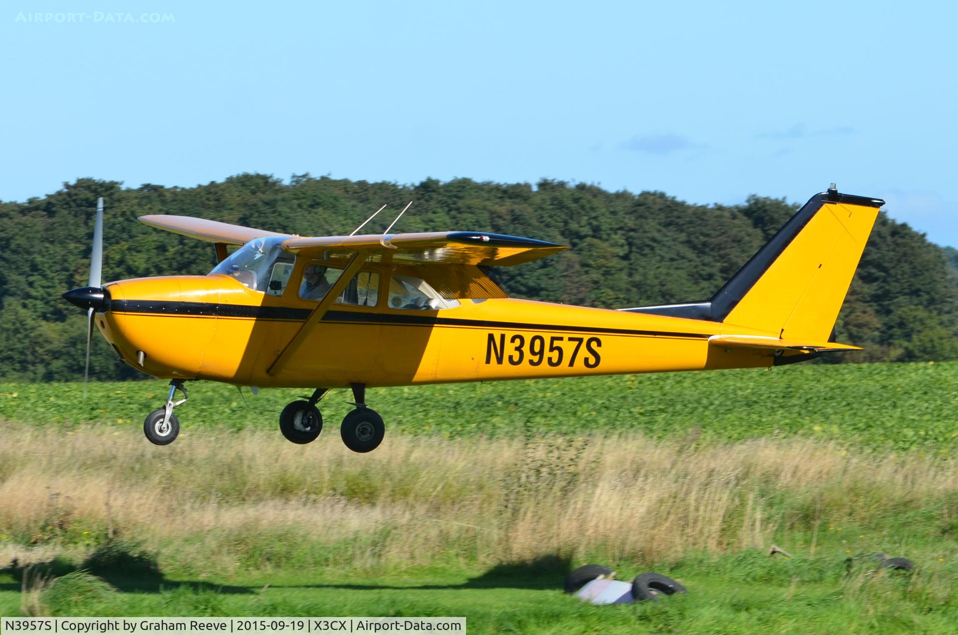 N3957S, 1964 Cessna 172E C/N 17251157, Landing at Northrepps.