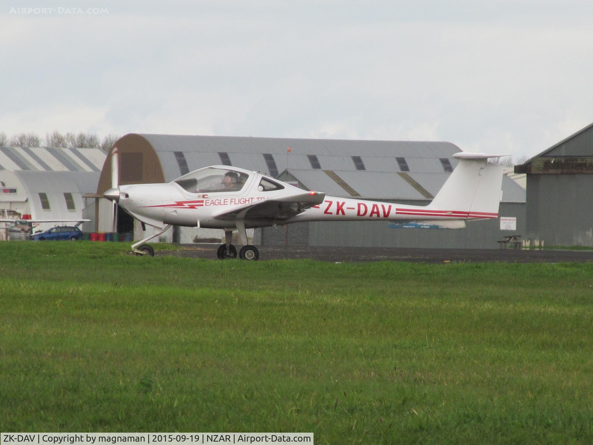 ZK-DAV, Diamond DA-20-C1 Eclipse C/N C0566, Crossing runway back to EFT stand