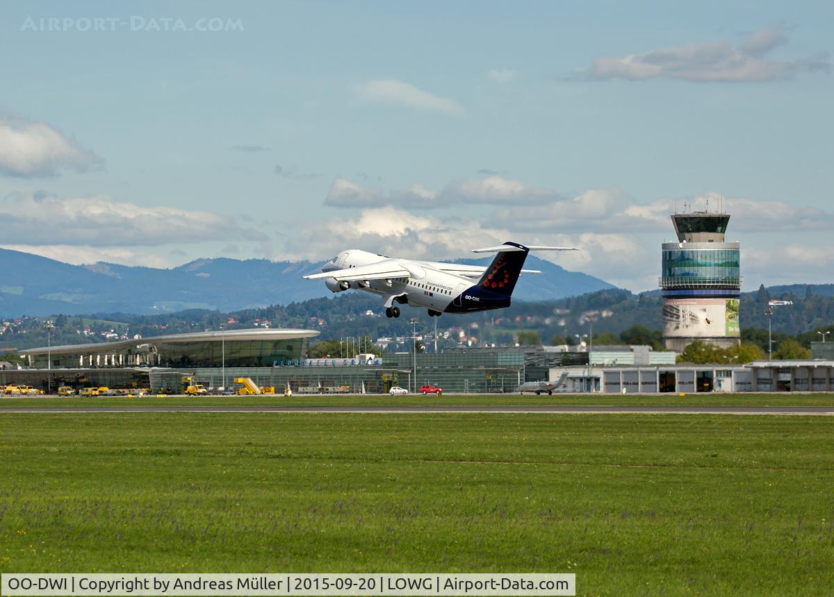 OO-DWI, 1999 British Aerospace Avro 146-RJ100 C/N E3342, Departure to Brussels.