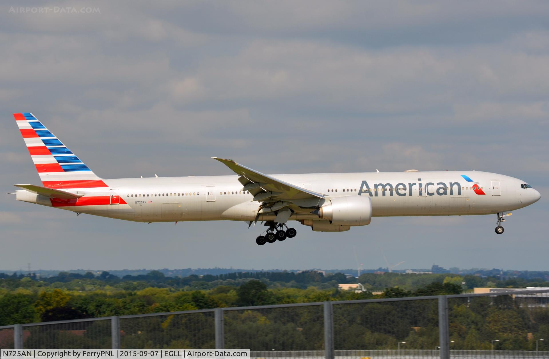 N725AN, 2013 Boeing 777-323/ER C/N 41666, AA B773 on finals