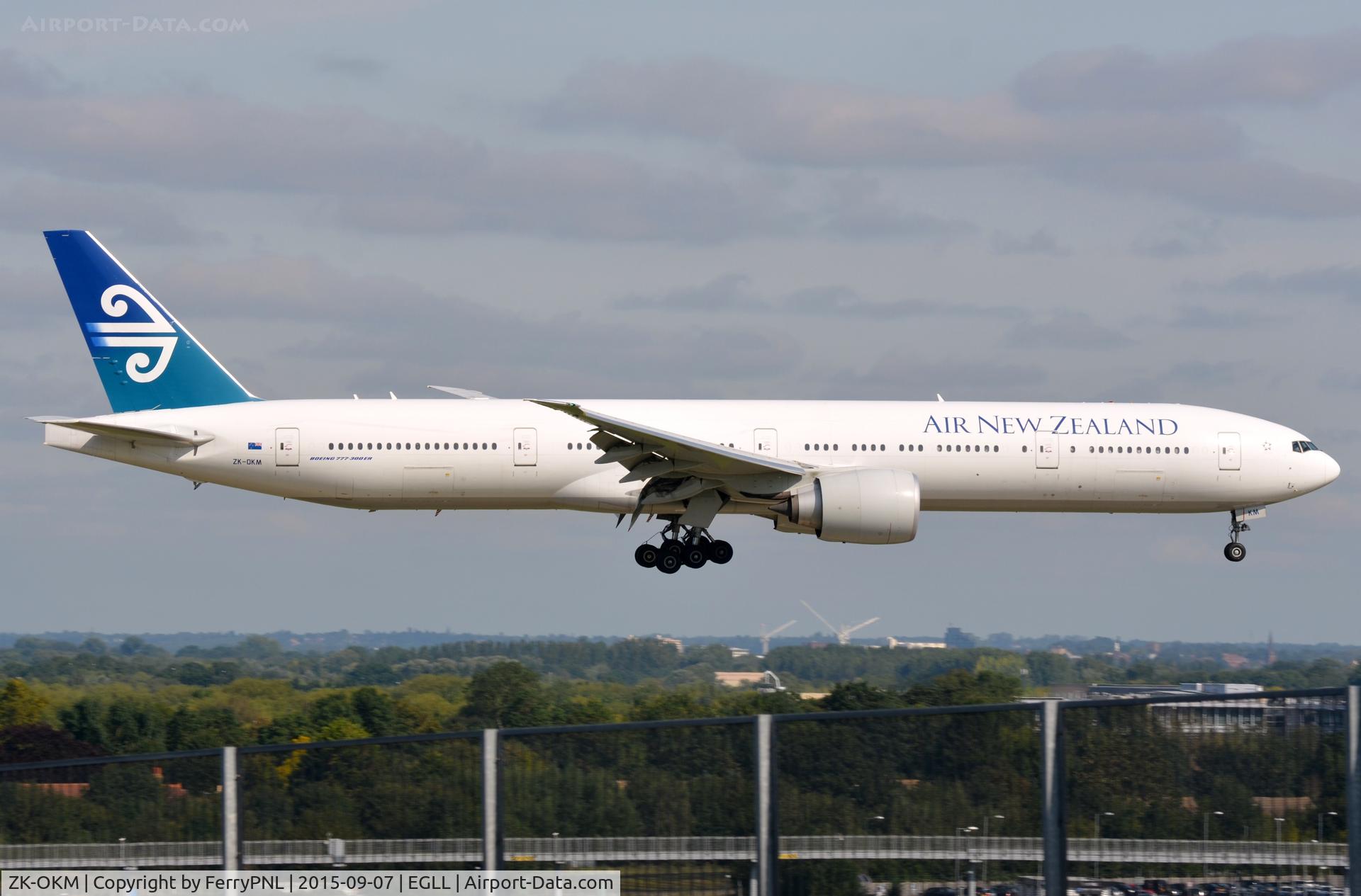 ZK-OKM, 2010 Boeing 777-306/ER C/N 38405, ANZ B773 landing in LHR