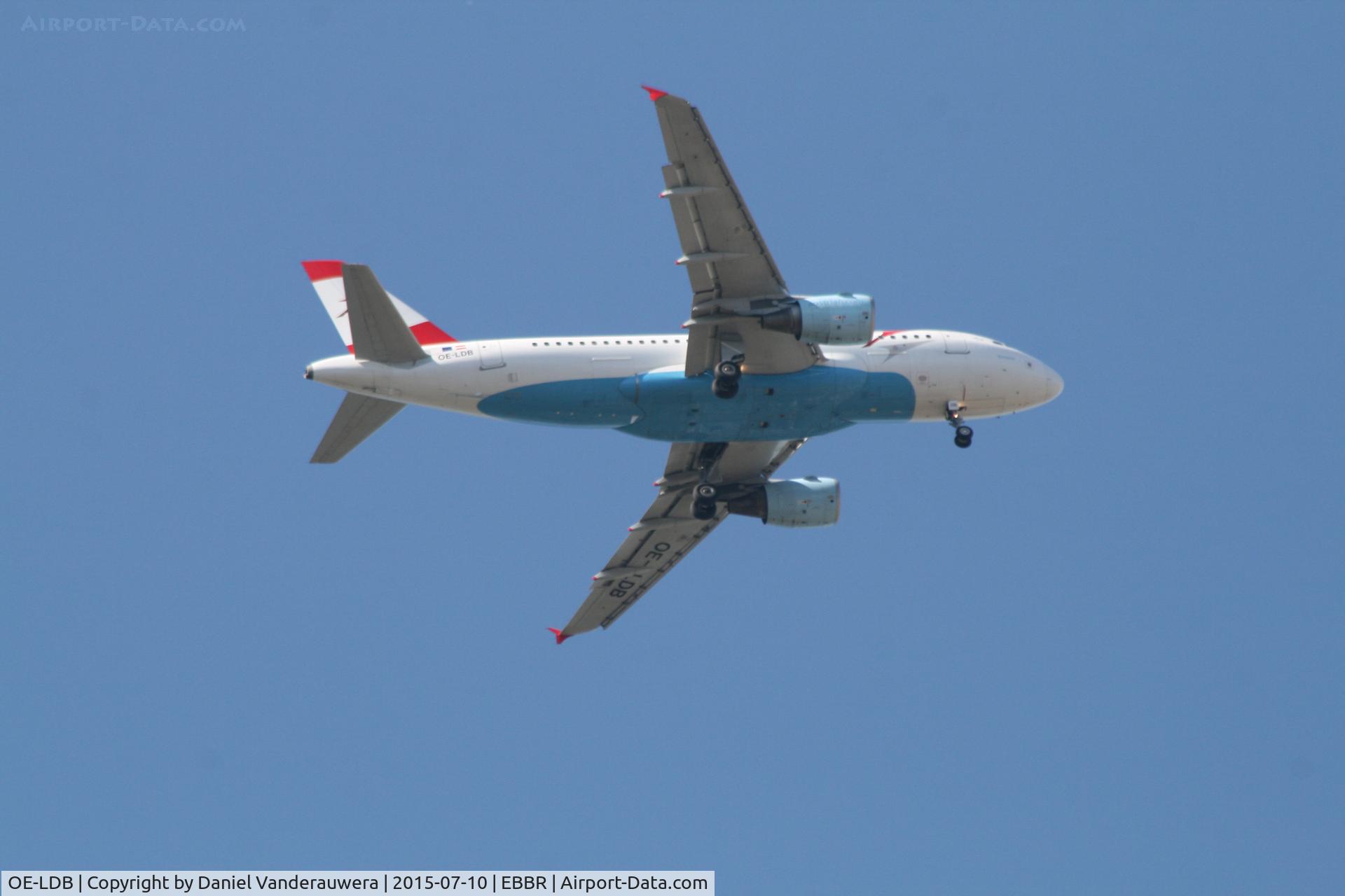 OE-LDB, 2004 Airbus A319-112 C/N 2174, Flight OS353 on approach to RWY 07
