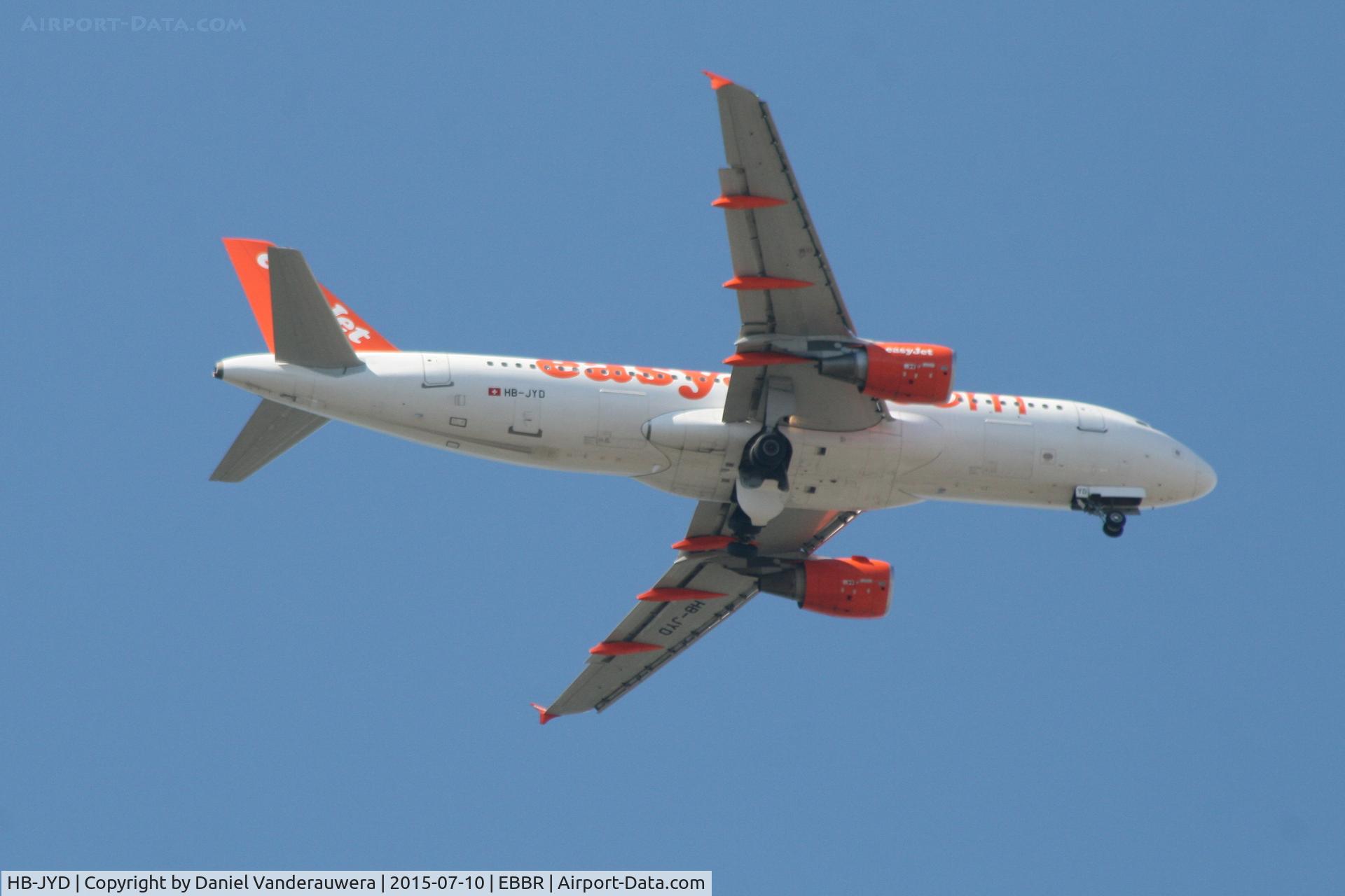HB-JYD, 2011 Airbus A320-214 C/N 4646, Flight EZS1535 on approach to RWY 07