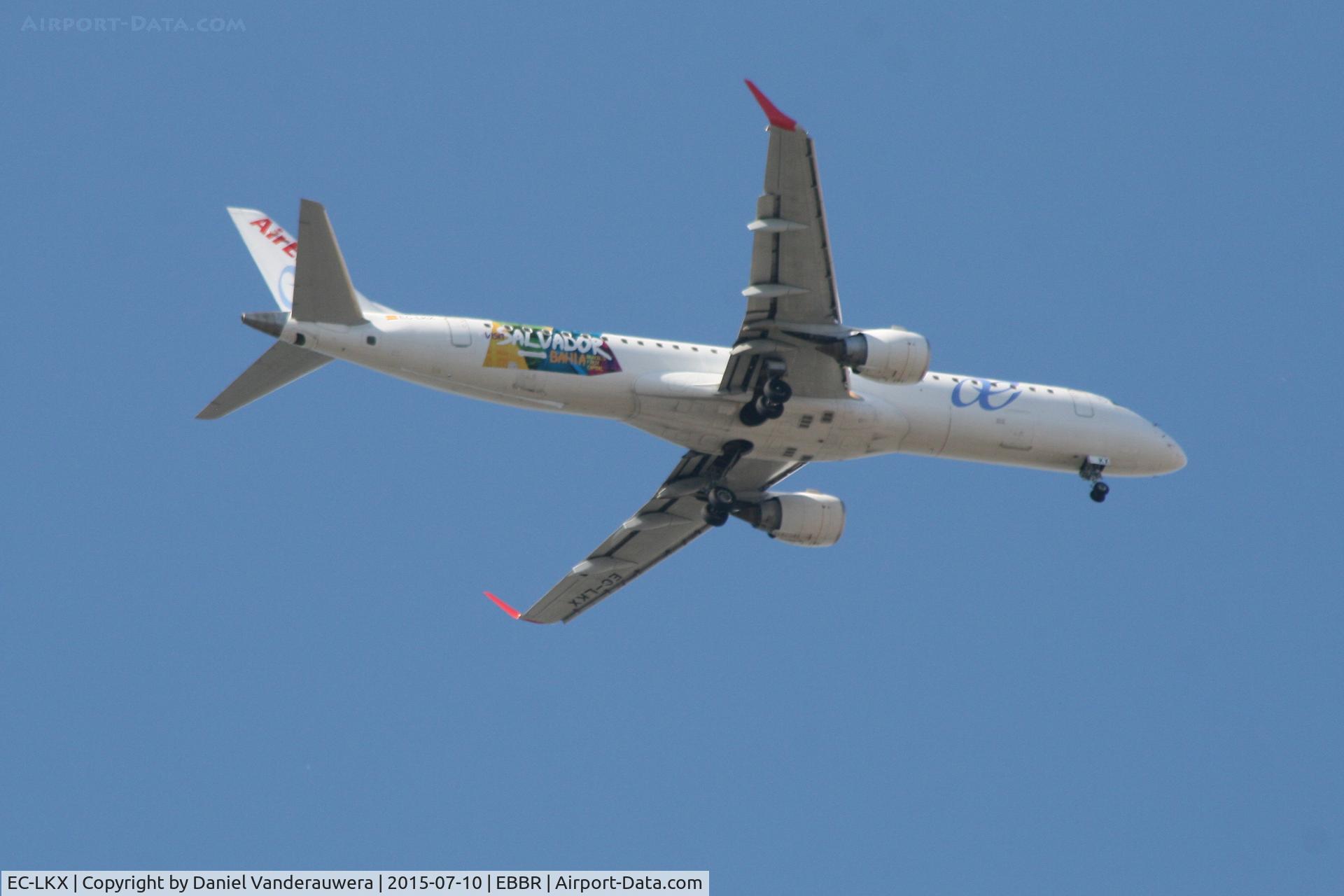 EC-LKX, 2011 Embraer 195LR  (ERJ-190-200LR) C/N 19000437, Flight UX1173 on approach to RWY 07