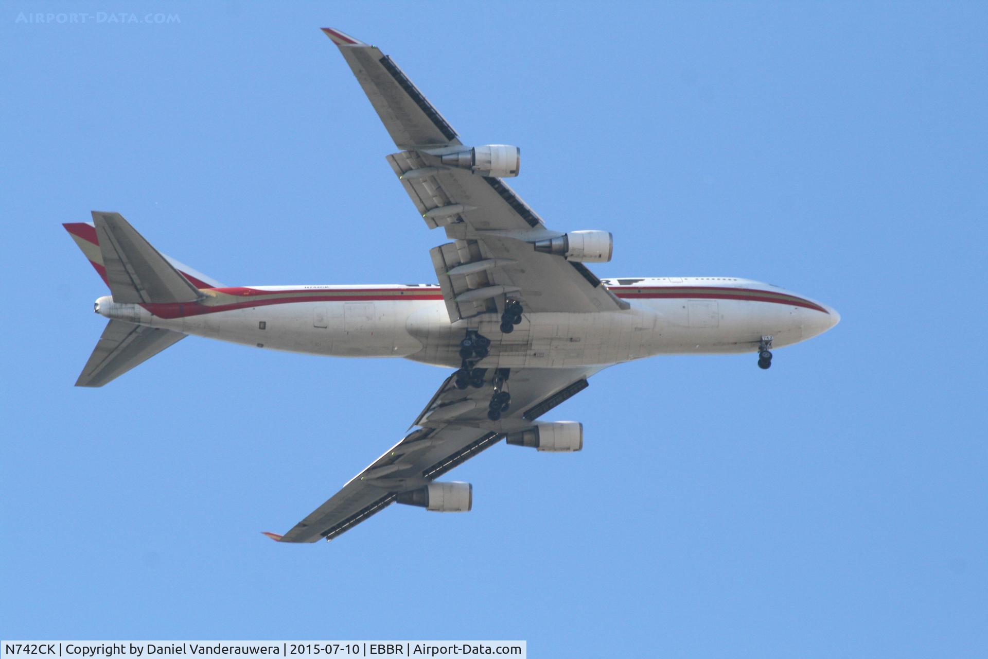 N742CK, 1990 Boeing 747-446 C/N 24424, Flight CK5977 on approach to RWY 07