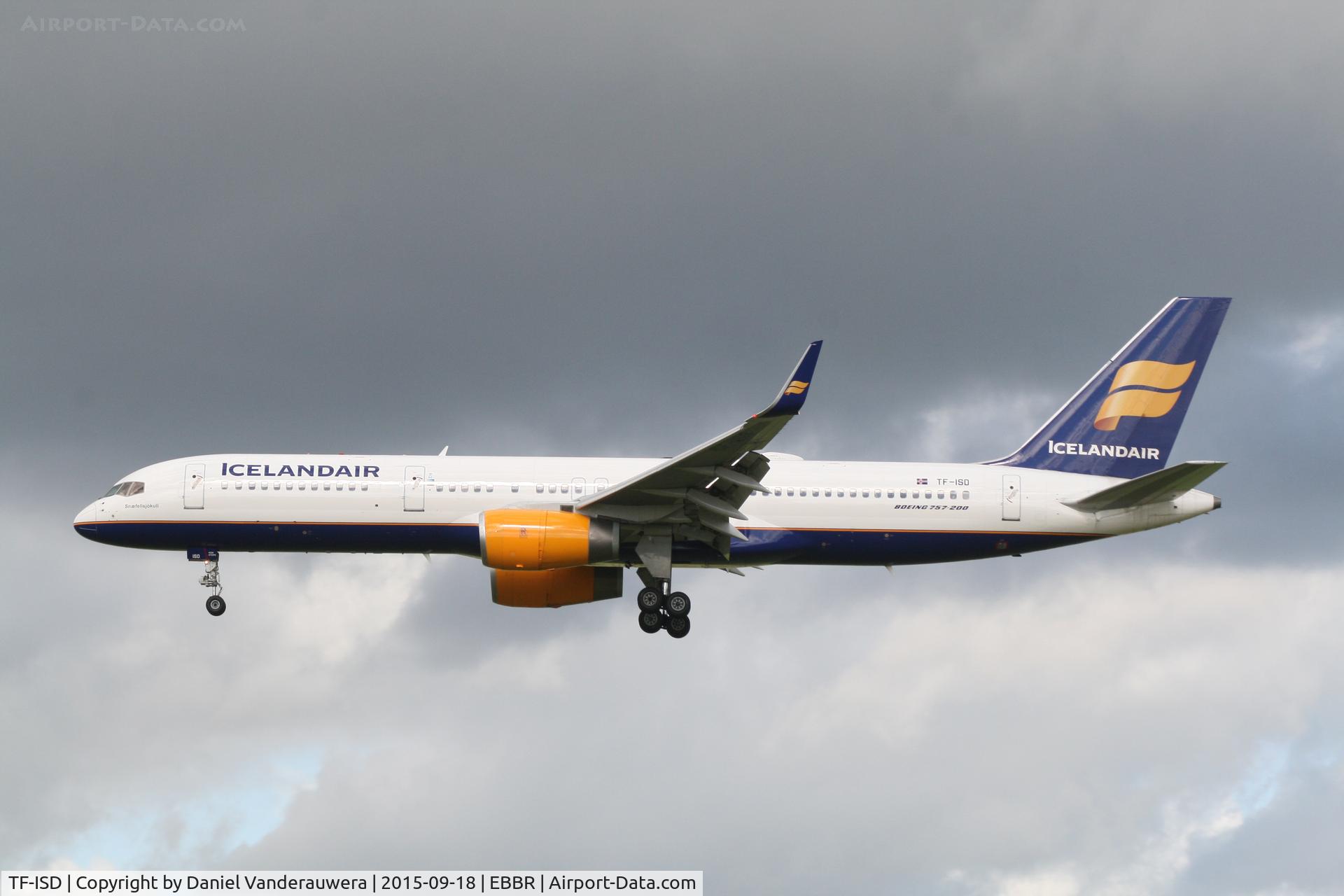 TF-ISD, 1991 Boeing 757-223 C/N 24596, Flight FI554 is descending to RWY25L