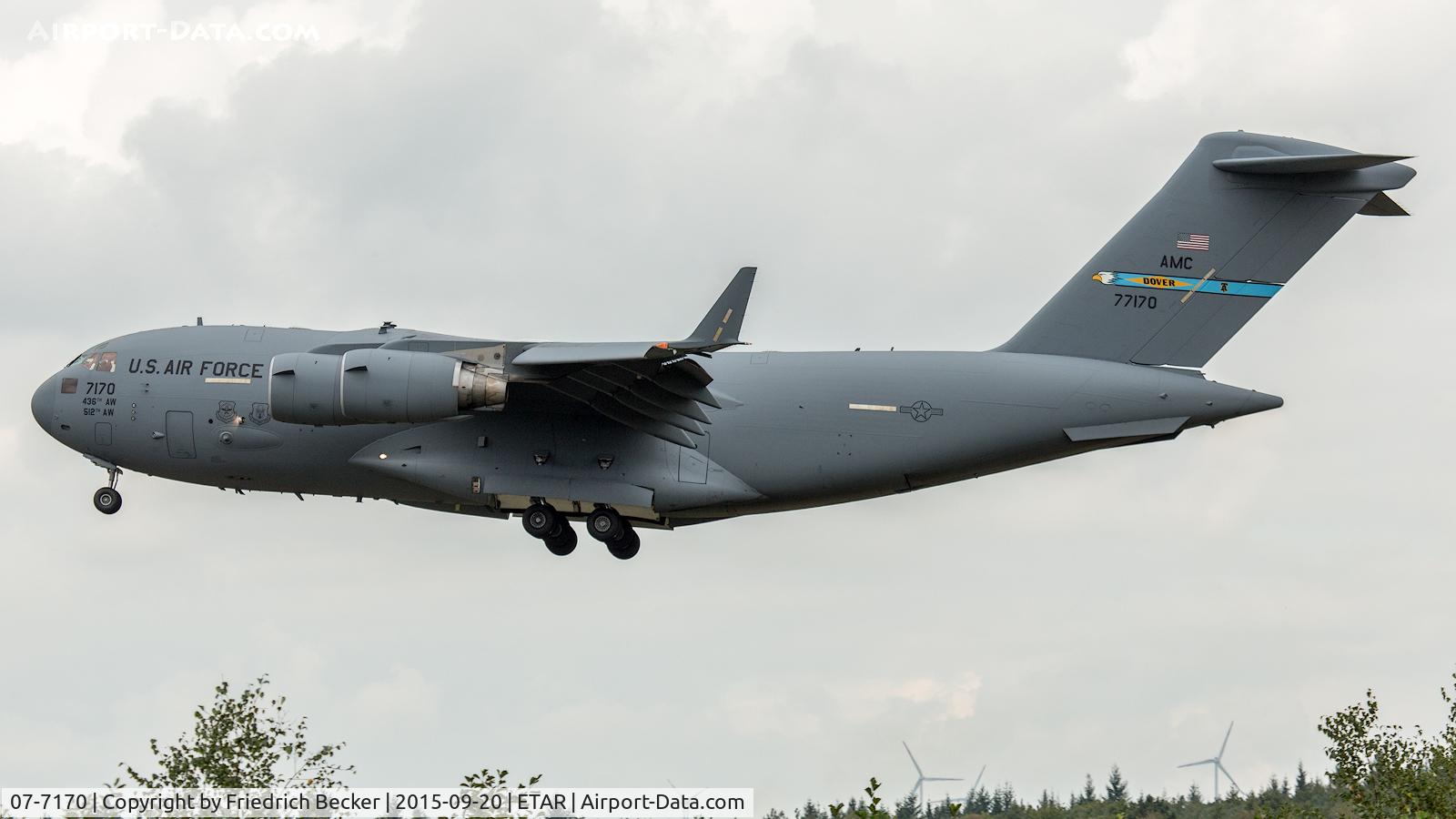 07-7170, Boeing C-17A Globemaster III C/N F-181, on final RW26