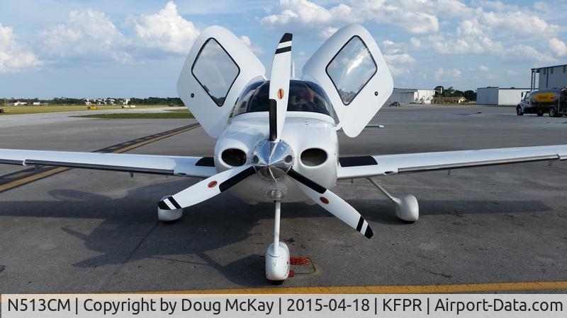 N513CM, 2006 Cirrus SR22 C/N 1981, At FBO Tiki Bar Rest. St Lucie County International Airport