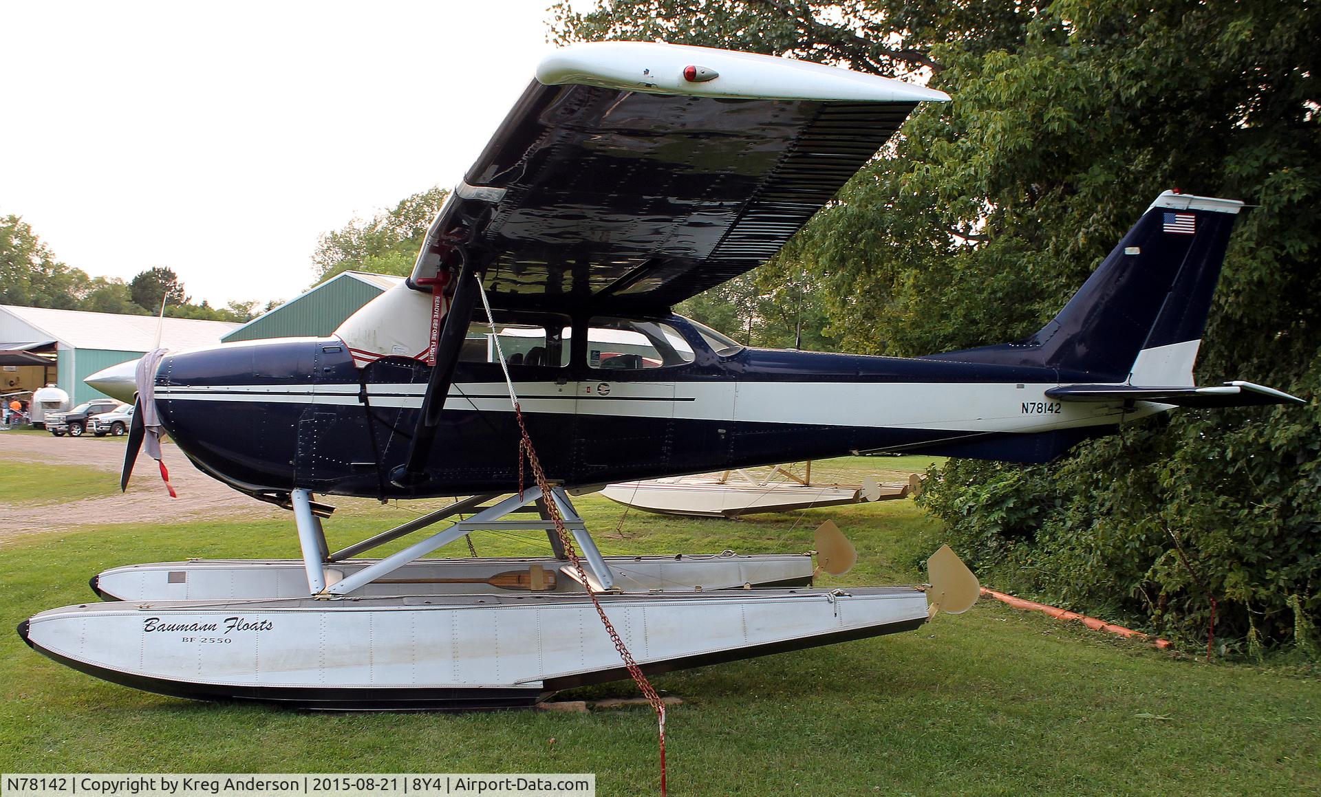 N78142, 1968 Cessna 172K Skyhawk C/N 17257499, Hog Roast for AOPA Minneapolis Fly-in at Surfside Seaplane Base