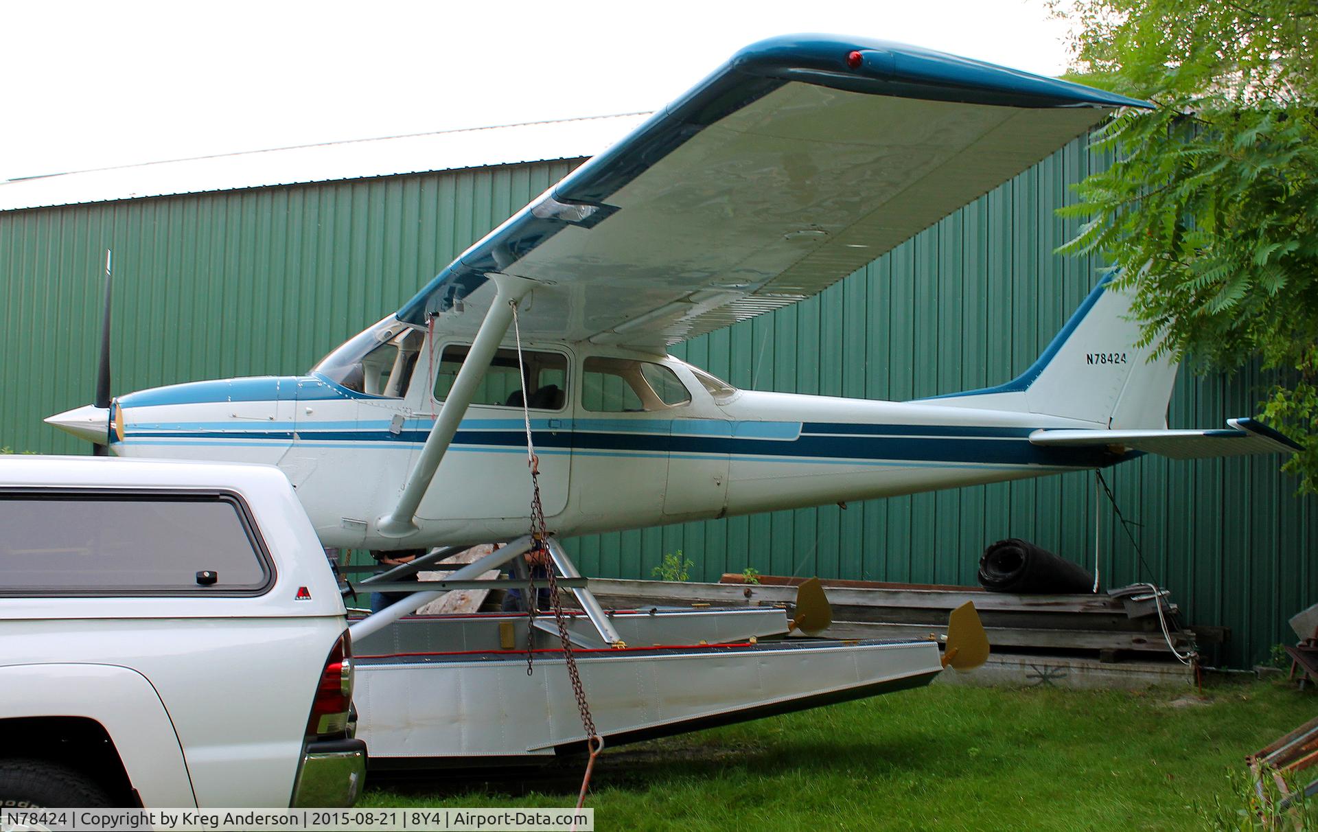 N78424, 1968 Cessna 172K Skyhawk C/N 17257611, Hog Roast for AOPA Minneapolis Fly-in at Surfside Seaplane Base