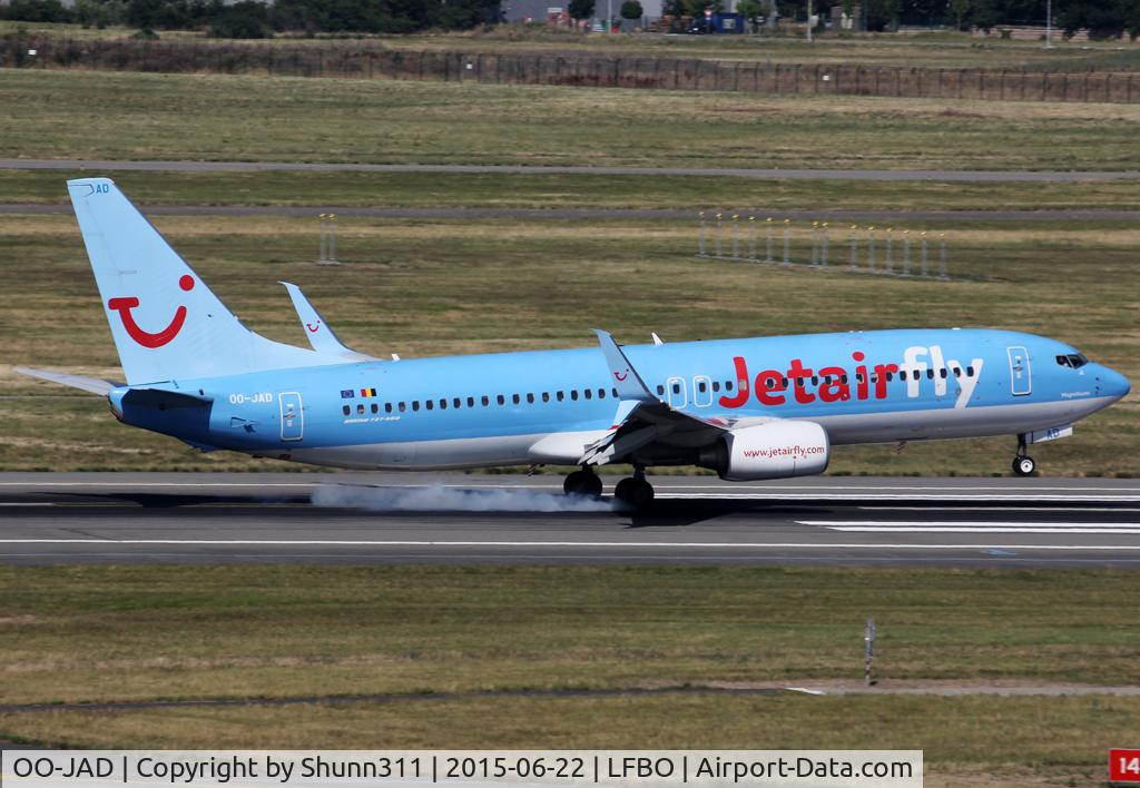 OO-JAD, 2011 Boeing 737-8K5 C/N 39093, Landing rwy 14R still in old c/s but with scimitar winglets equipment now...