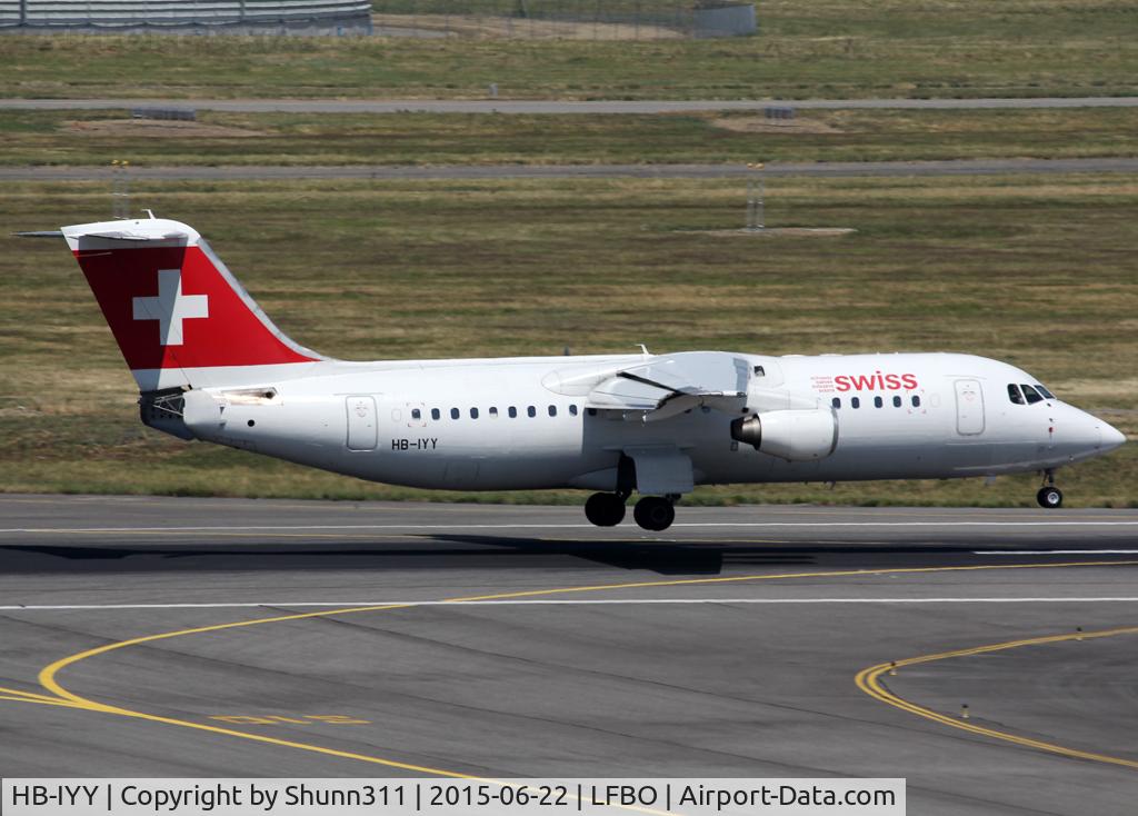 HB-IYY, 1998 British Aerospace Avro 146-RJ100 C/N E3339, Landing rwy 14R
