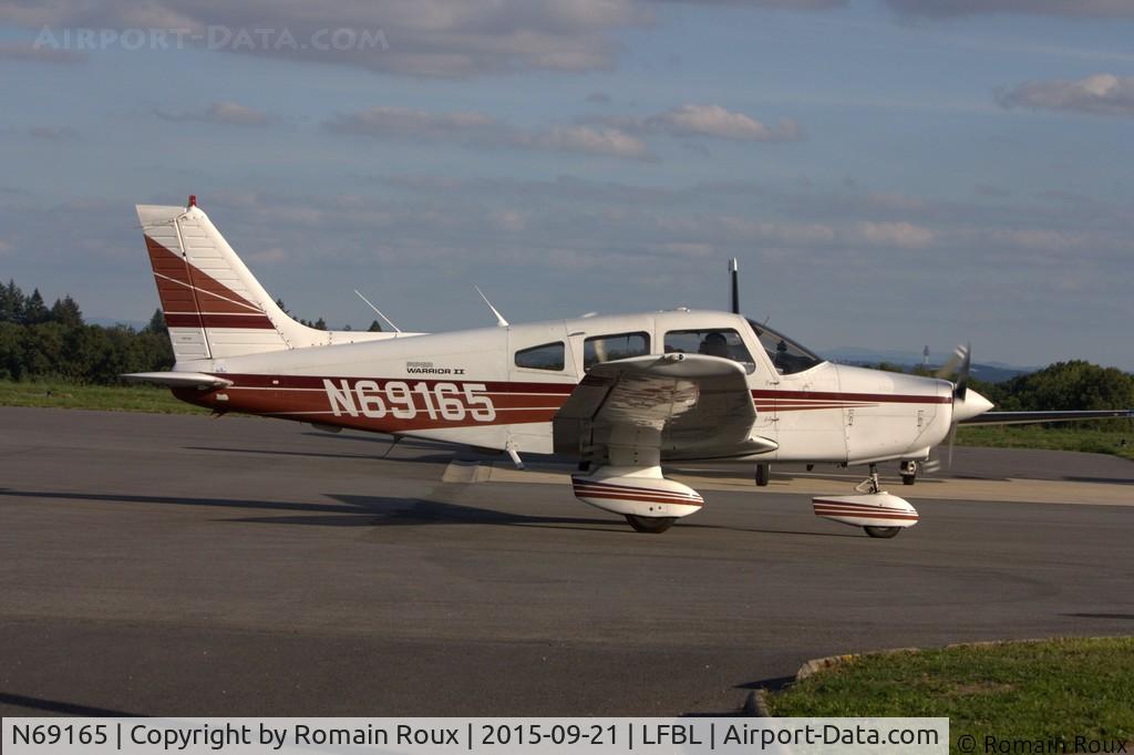 N69165, 1985 Piper PA-28-161 C/N 28-8516060, Taxiing